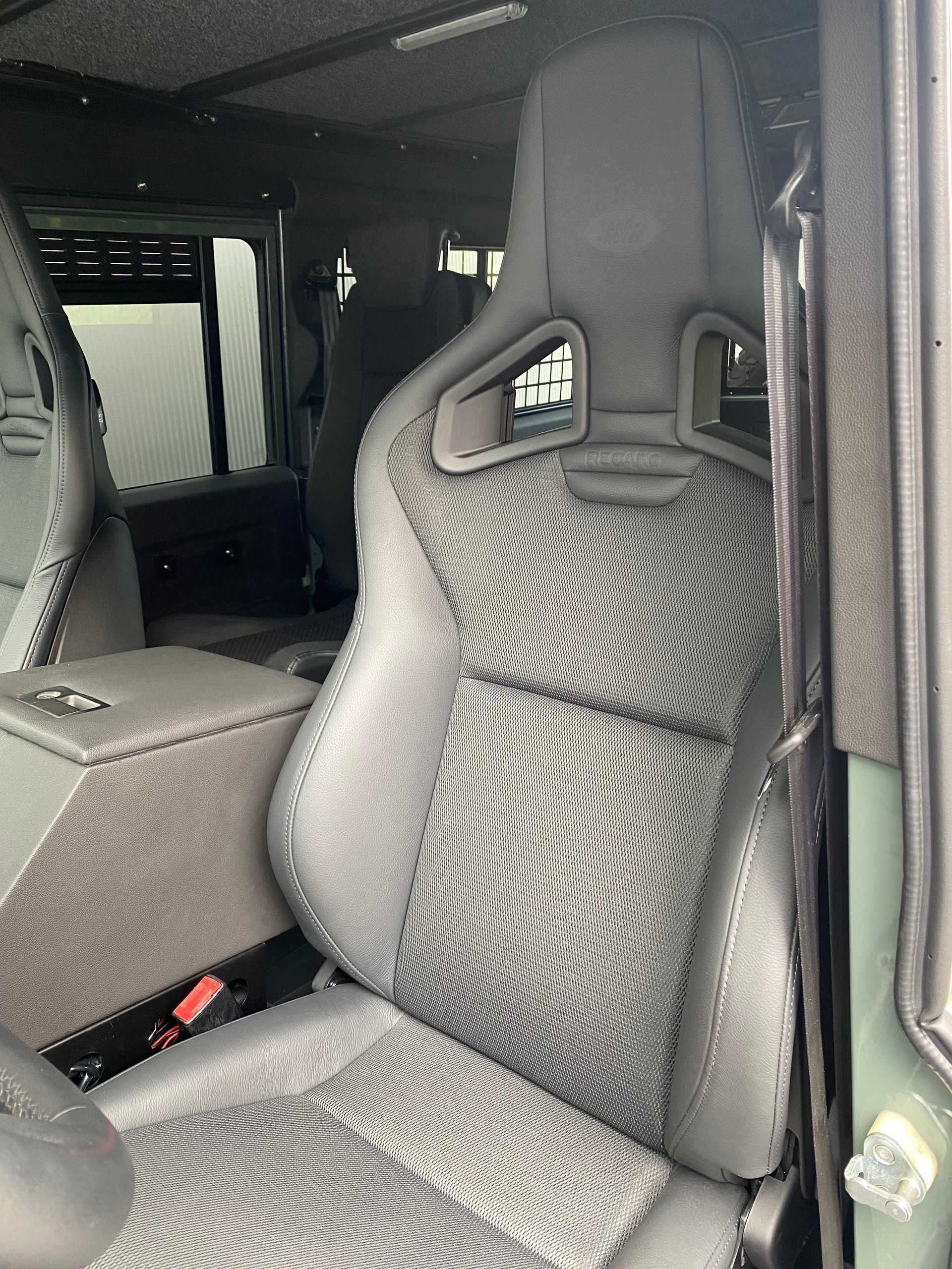LAND ROVER Defender 110 300TDi Weltreisefahrzeug-image-20