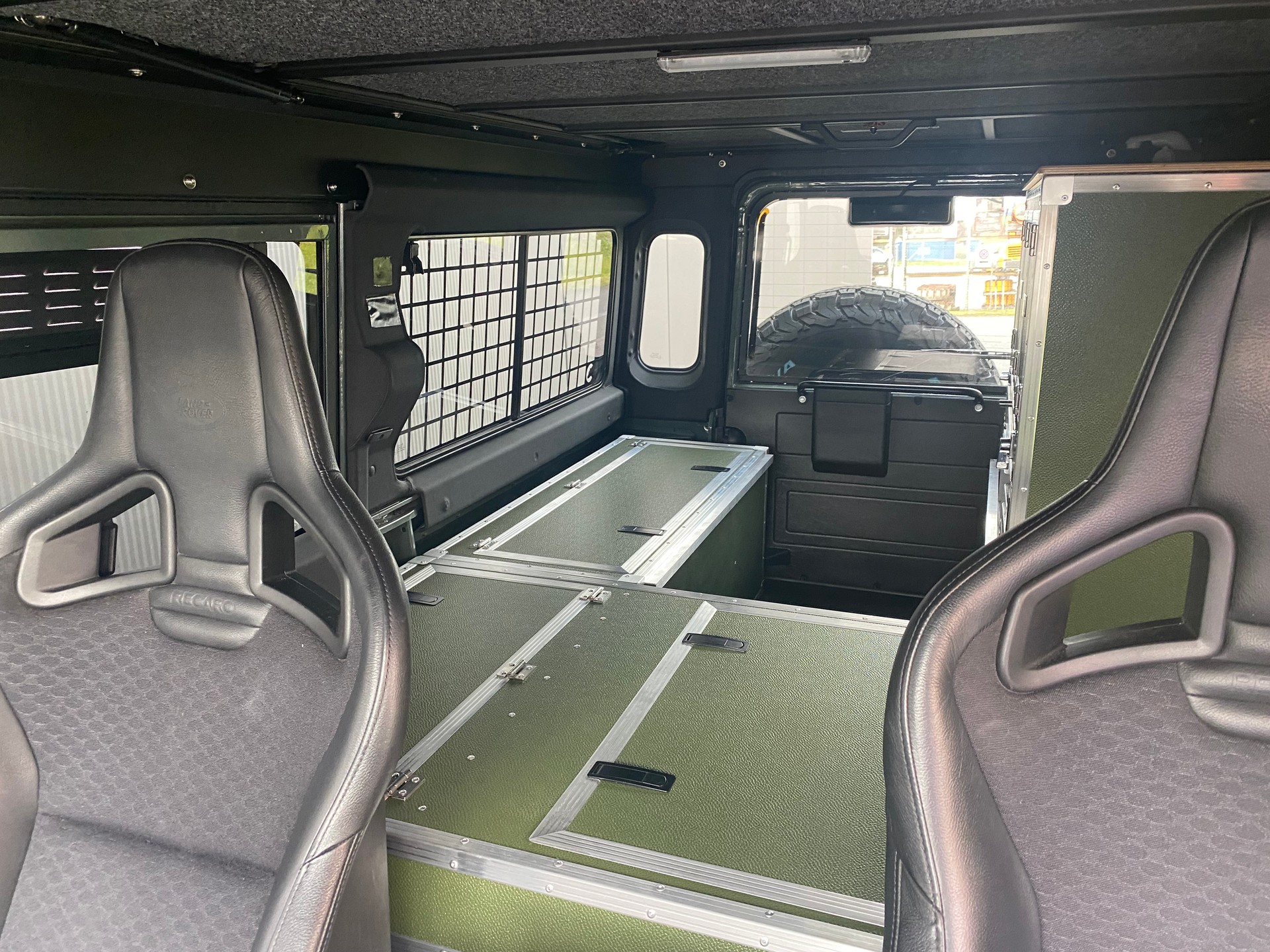 LAND ROVER Defender 110 300TDi Weltreisefahrzeug-image-23