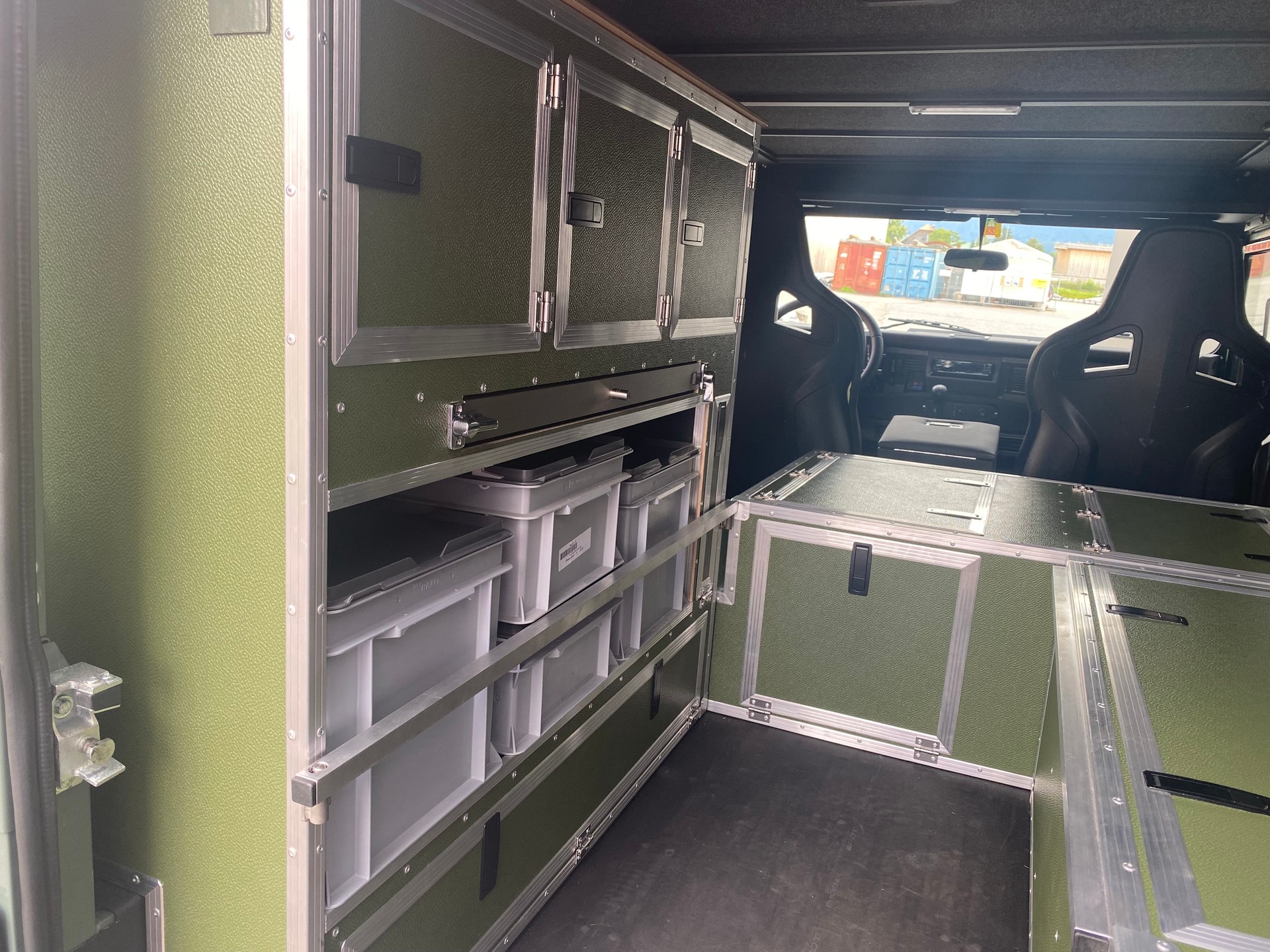 LAND ROVER Defender 110 300TDi Weltreisefahrzeug-image-24