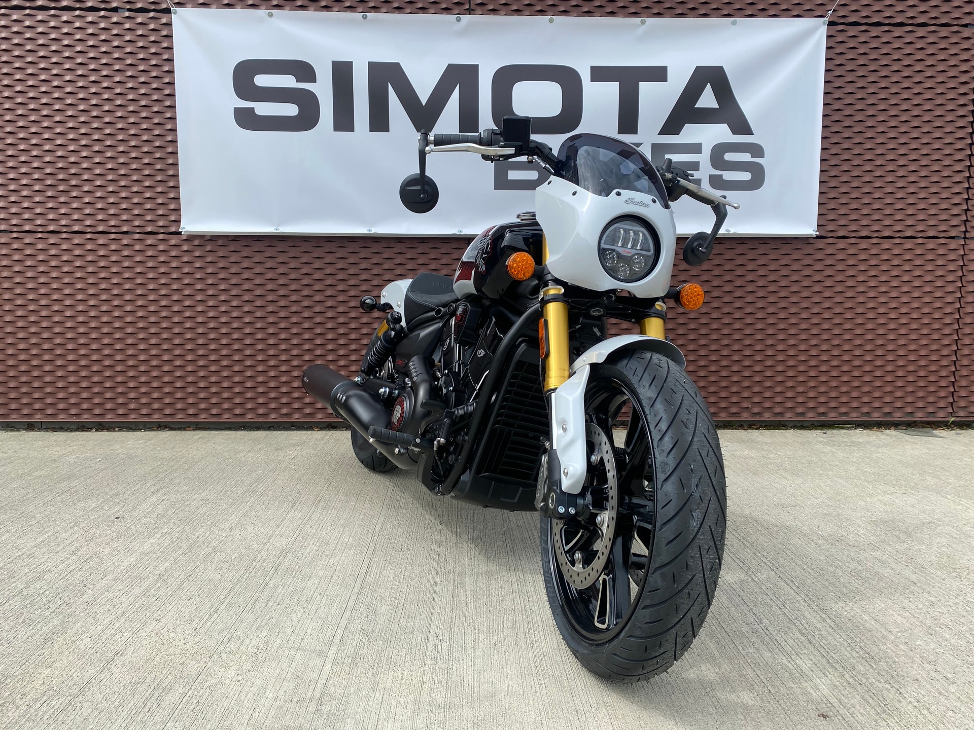 INDIAN 101-showroom-element-1