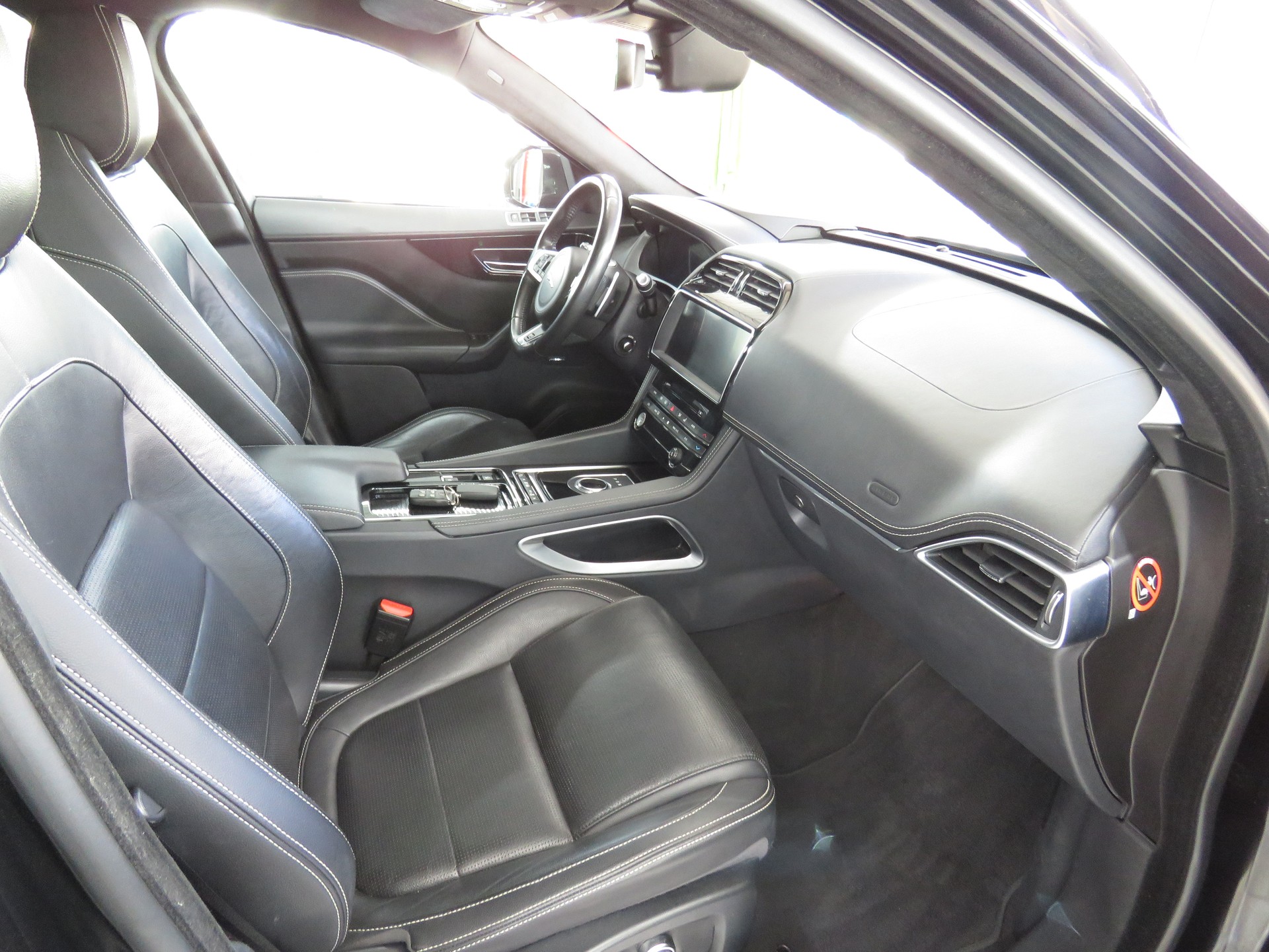 JAGUAR F-Pace 30t 2.0 R-Sport AWD Automatik-image-11