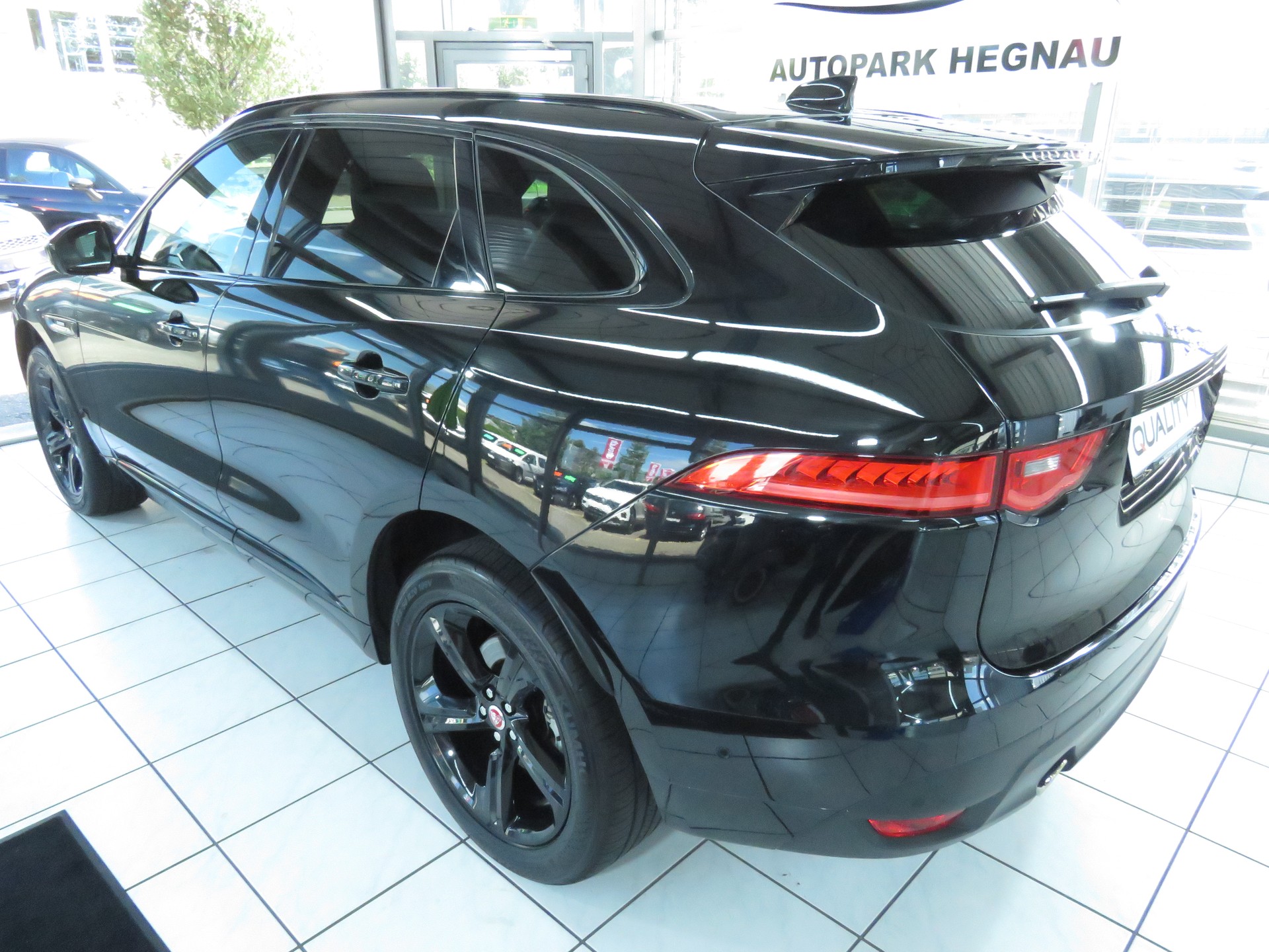 JAGUAR F-Pace 30t 2.0 R-Sport AWD Automatik-image-5