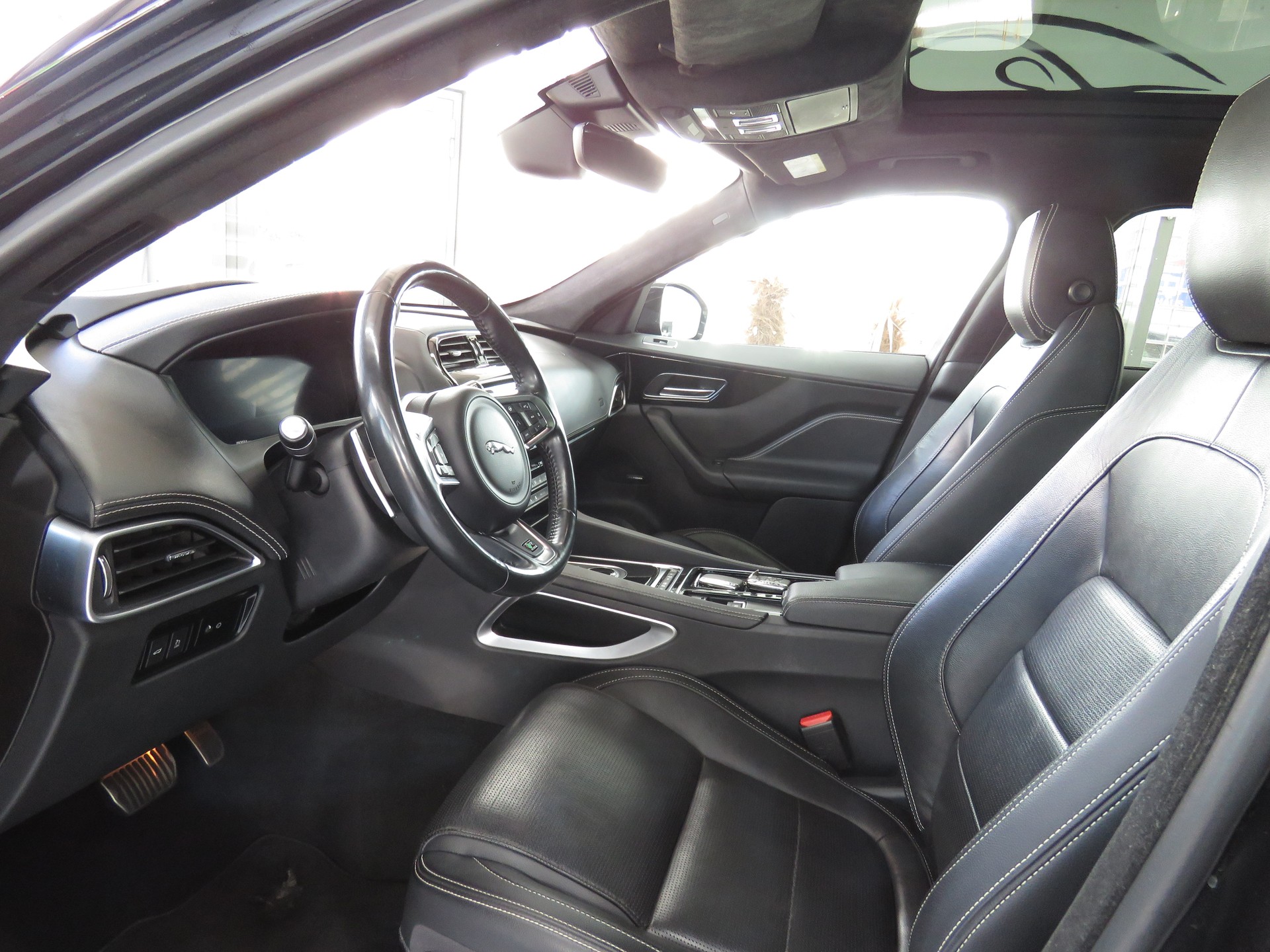 JAGUAR F-Pace 30t 2.0 R-Sport AWD Automatik-image-7