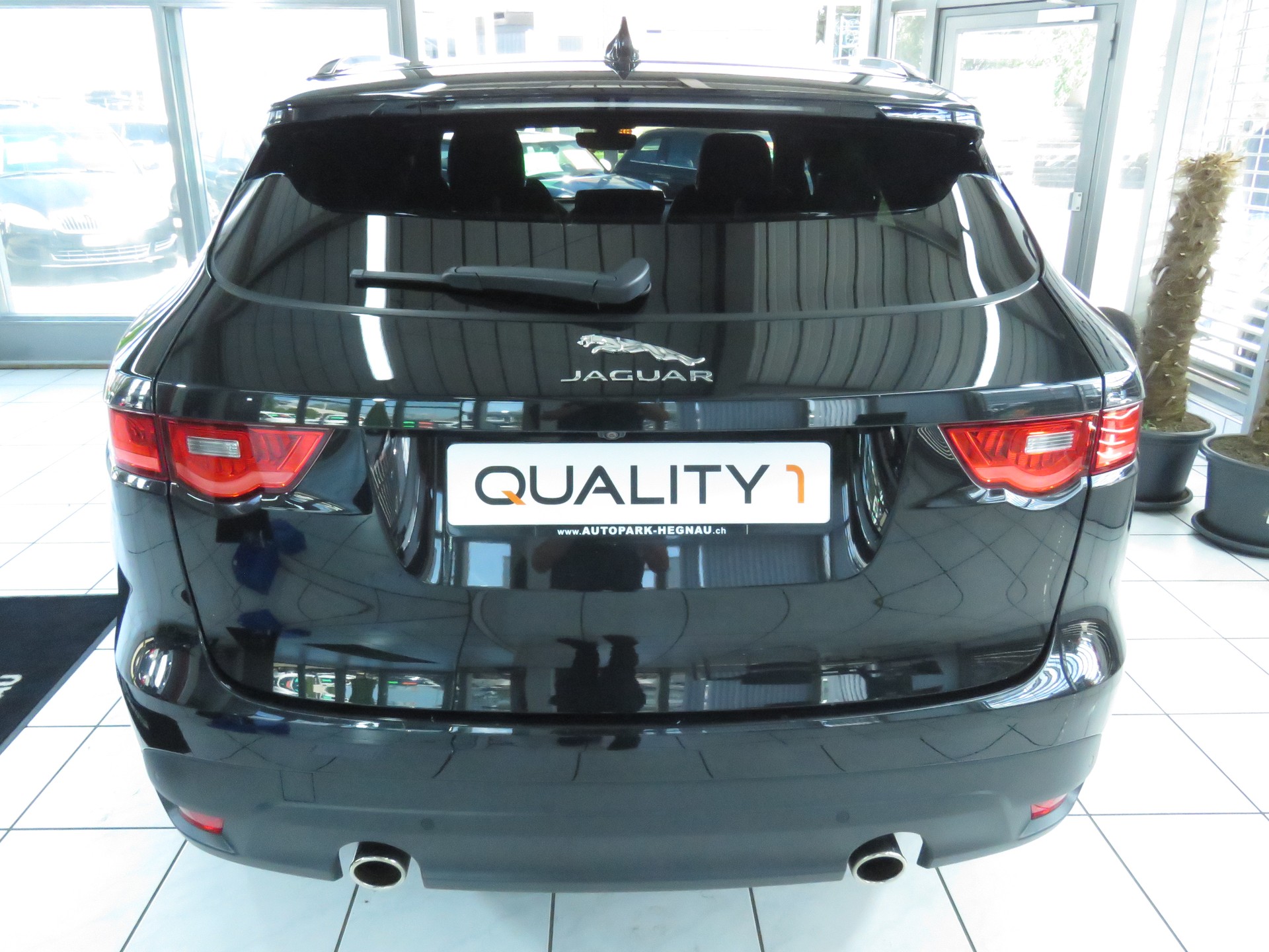 JAGUAR F-Pace 30t 2.0 R-Sport AWD Automatik-image-4