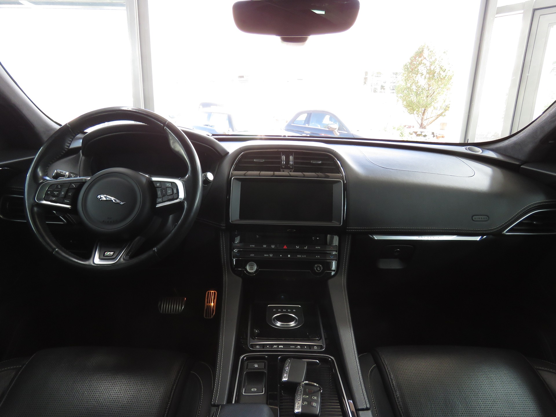JAGUAR F-Pace 30t 2.0 R-Sport AWD Automatik-image-6