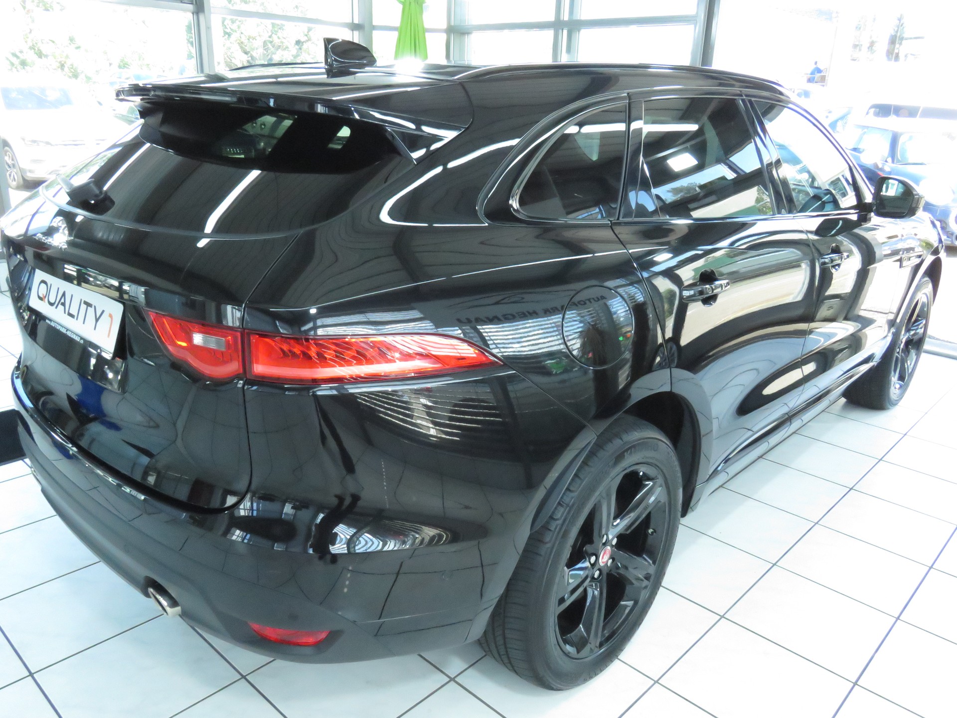 JAGUAR F-Pace 30t 2.0 R-Sport AWD Automatik-image-3