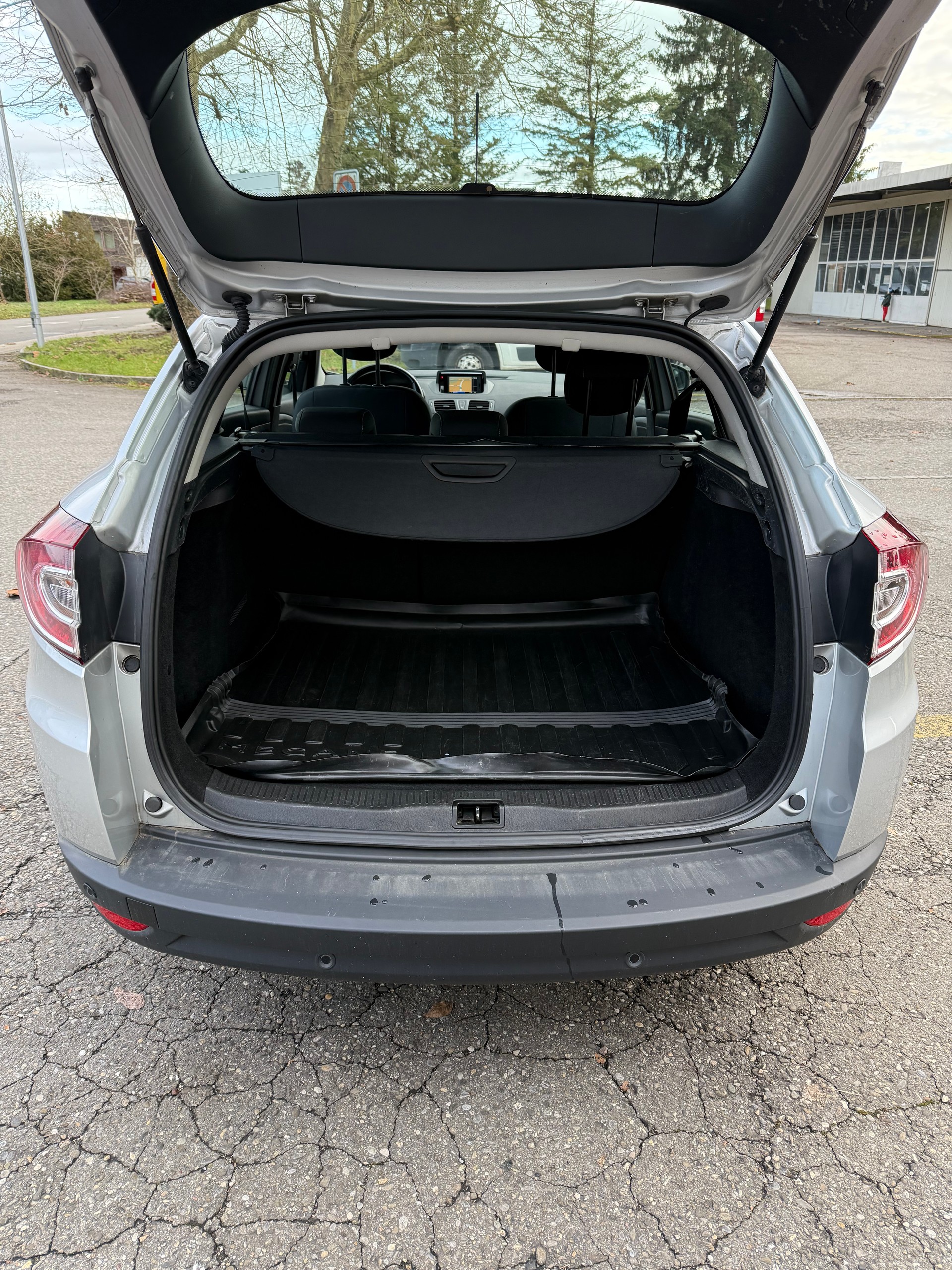 RENAULT Mégane Grandtour 1.5 dCi Swiss Edition EDC-image-5