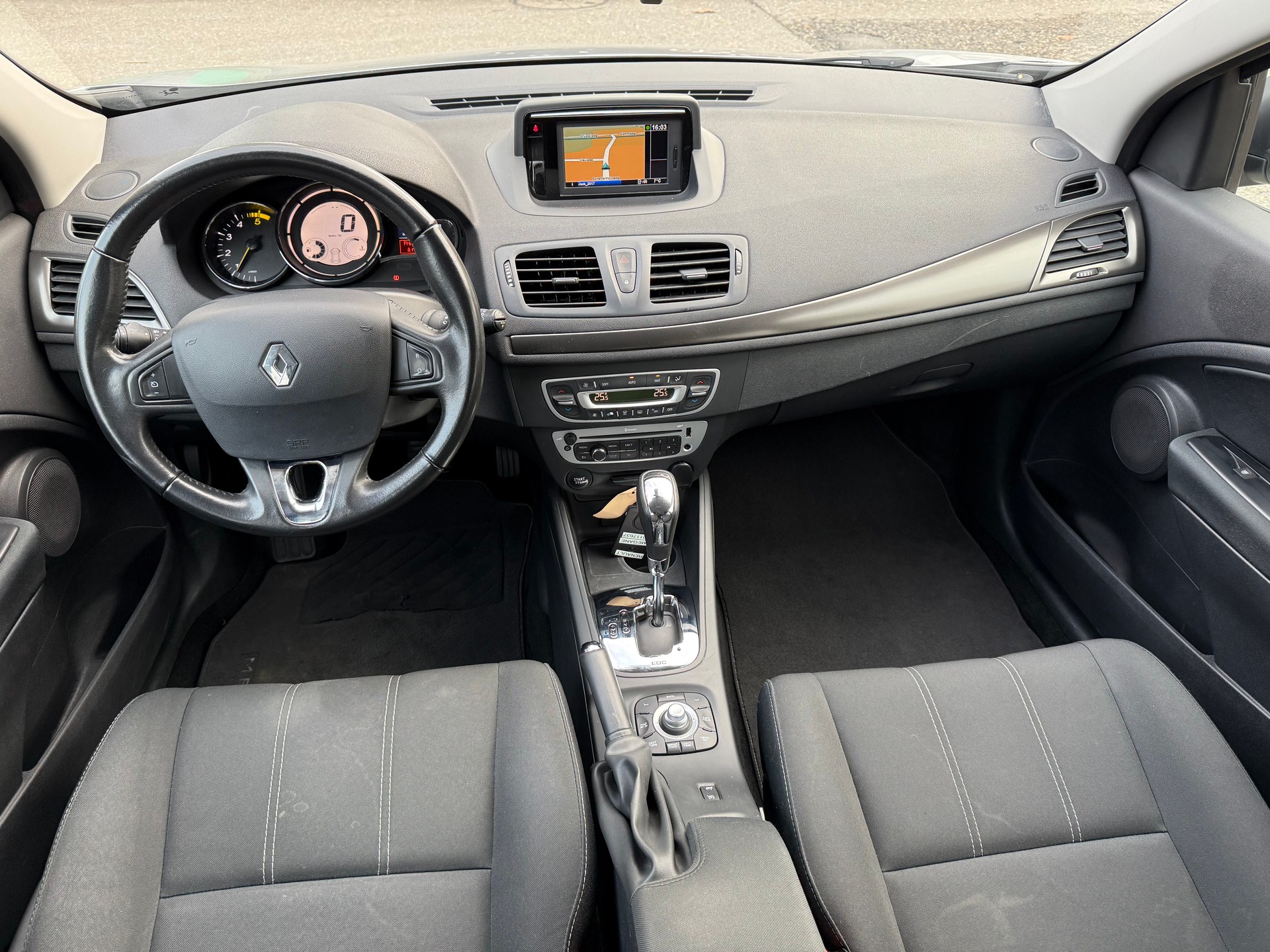RENAULT Mégane Grandtour 1.5 dCi Swiss Edition EDC-image-8