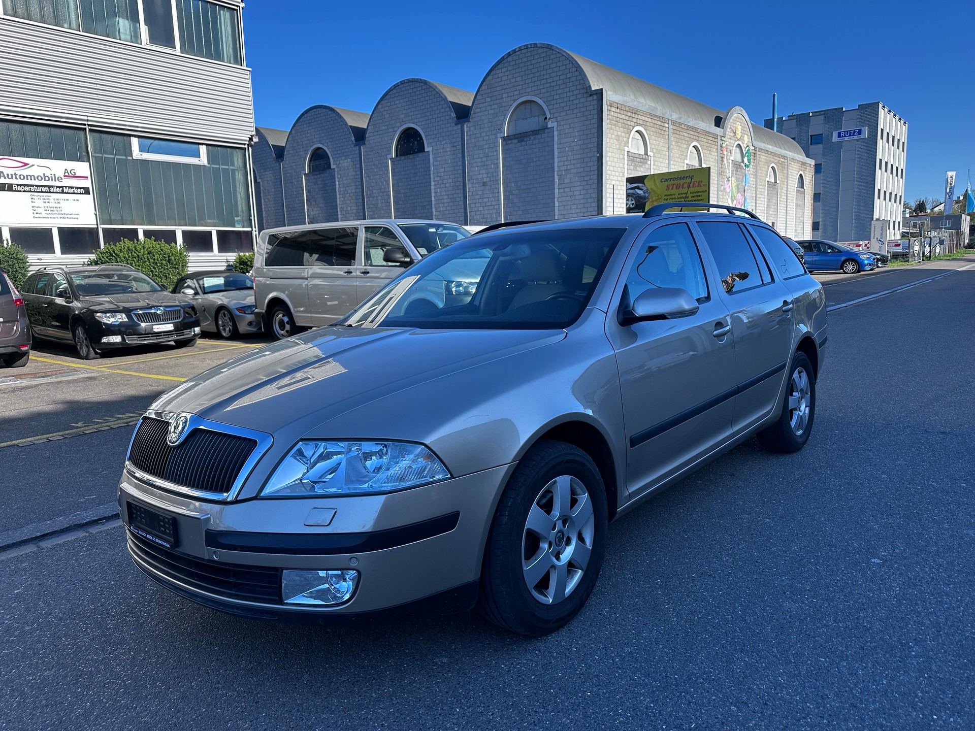 SKODA Octavia 2.0 FSI Elegance-image-1