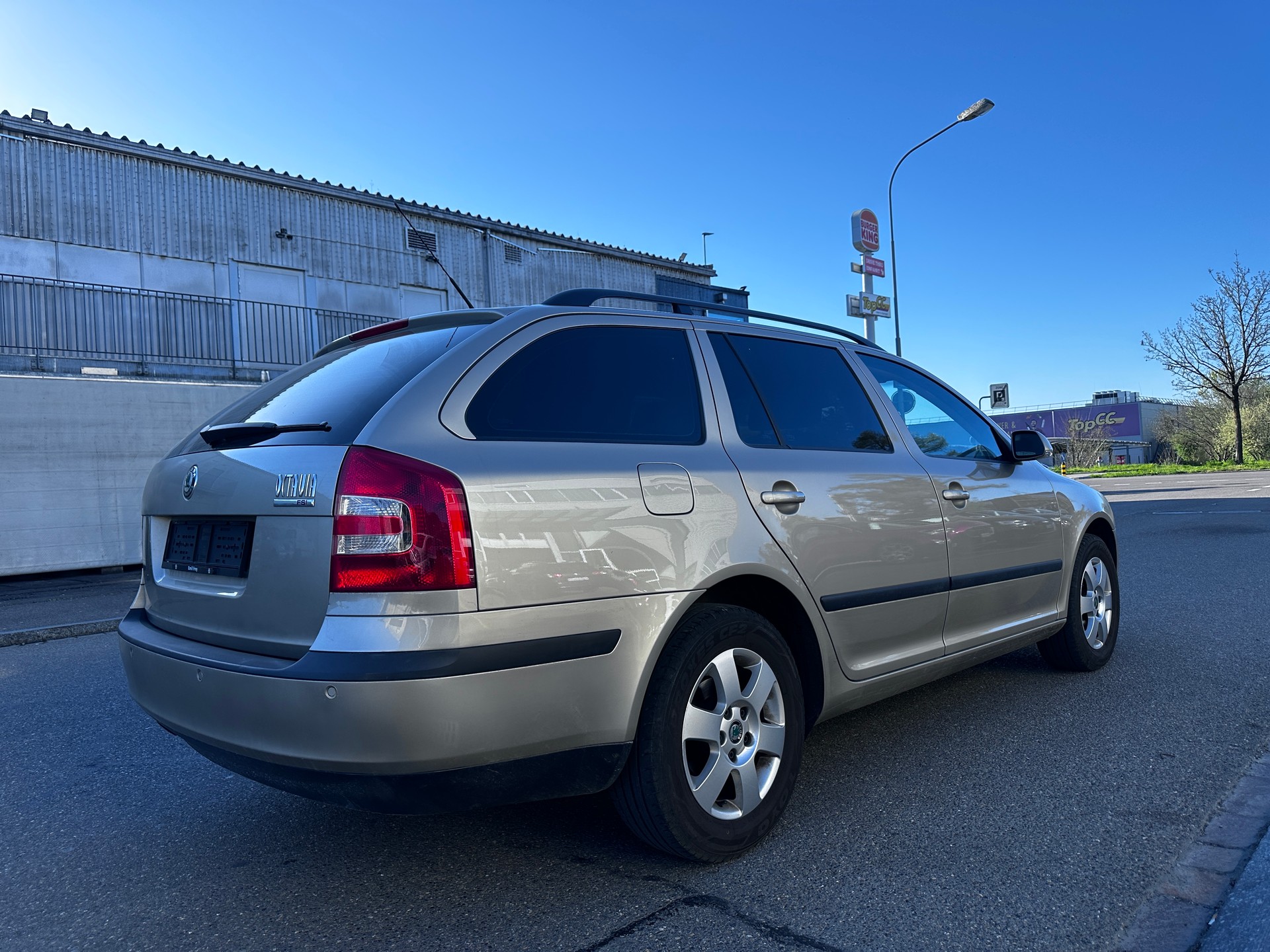 SKODA Octavia 2.0 FSI Elegance-image-4