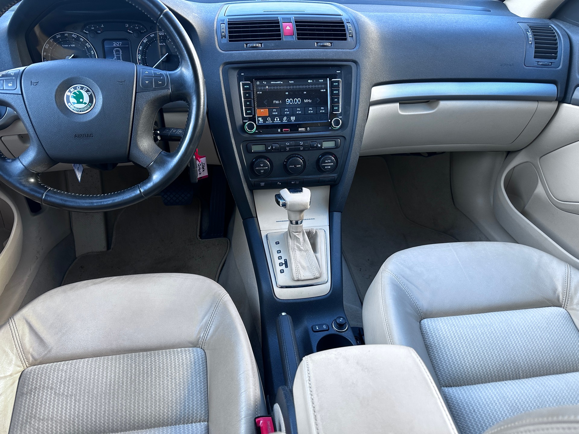SKODA Octavia 2.0 FSI Elegance-image-9