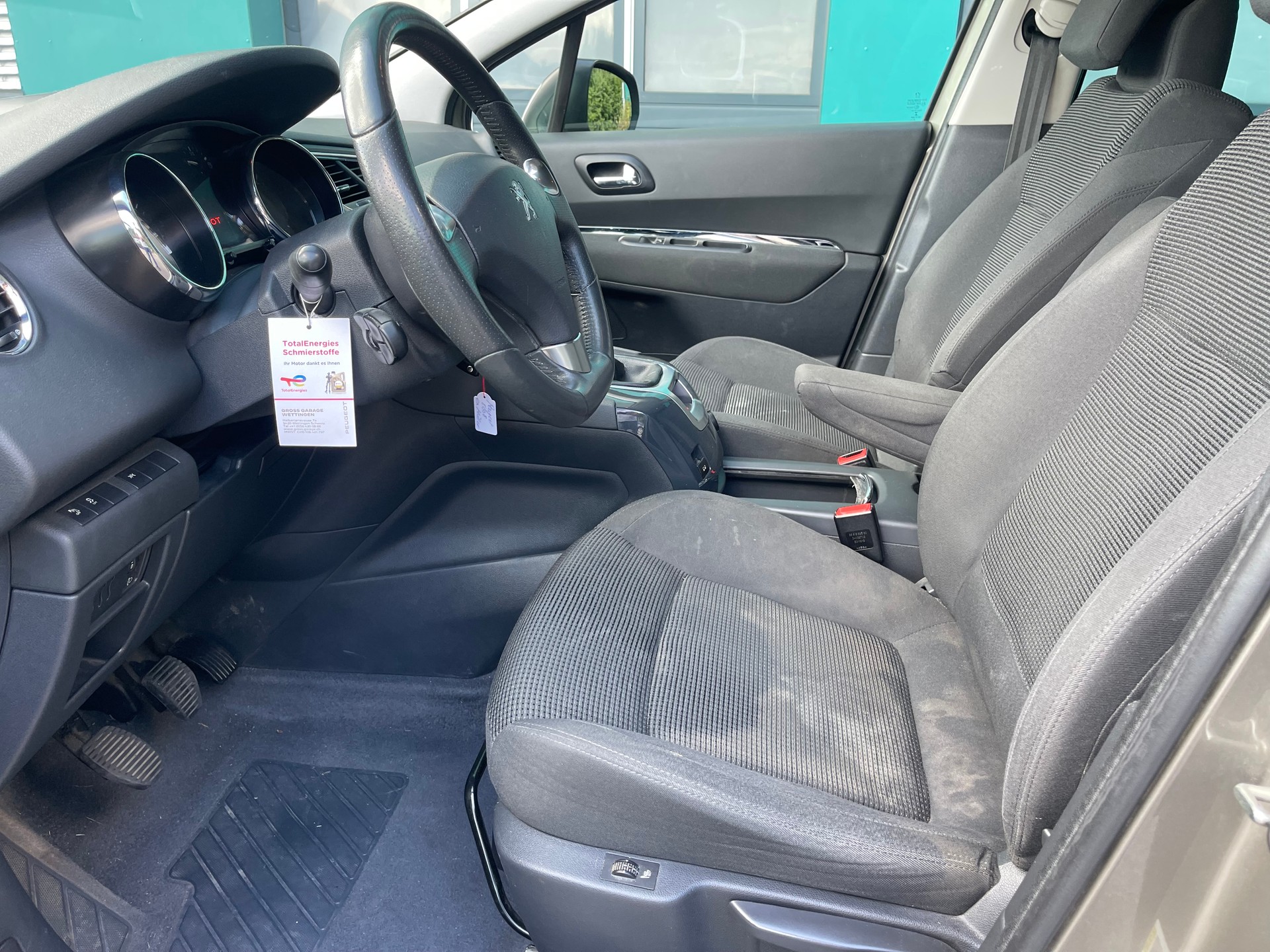 PEUGEOT 5008 1.6 16V T Style-image-8