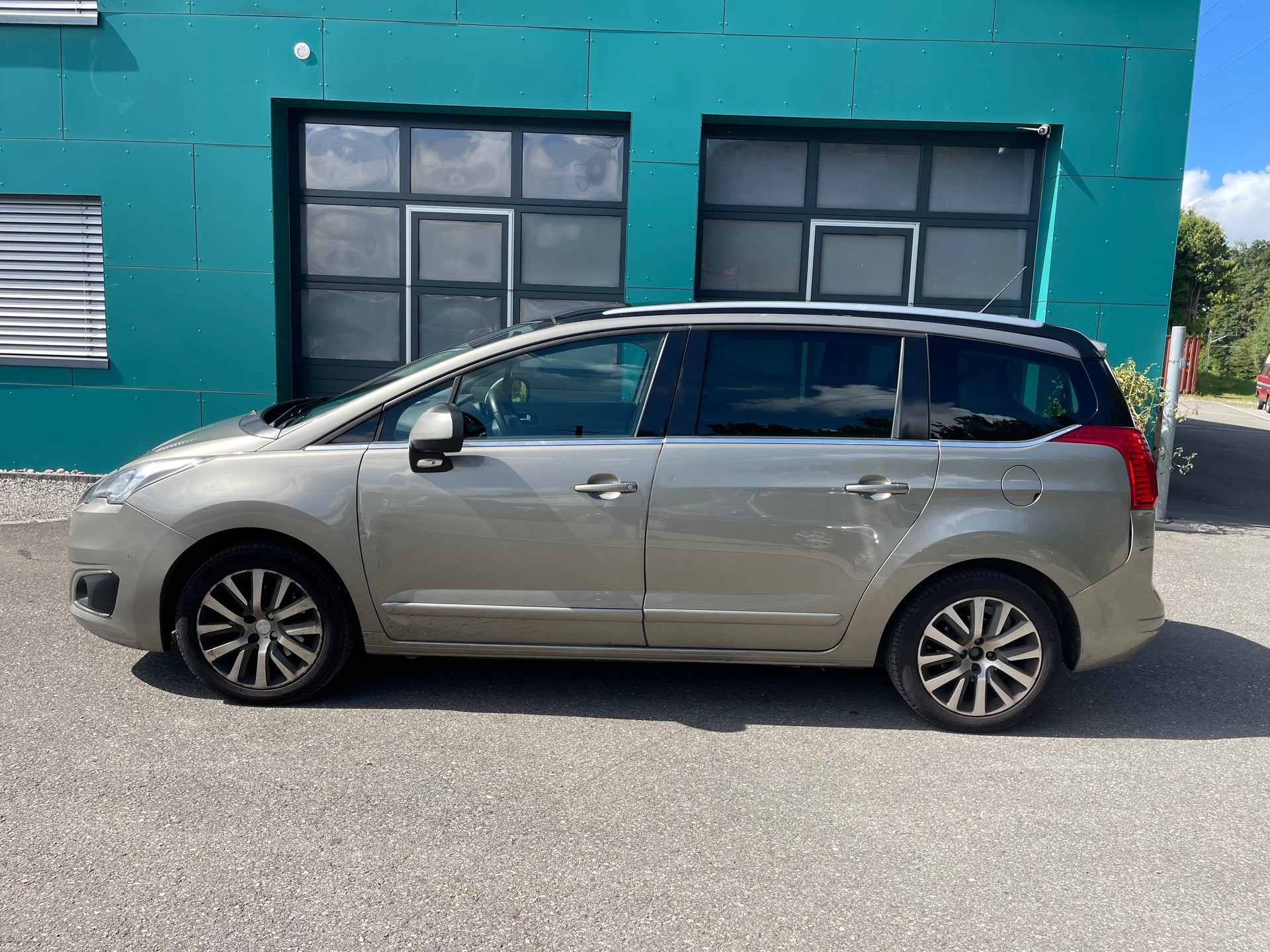 PEUGEOT 5008 1.6 16V T Style-image-6