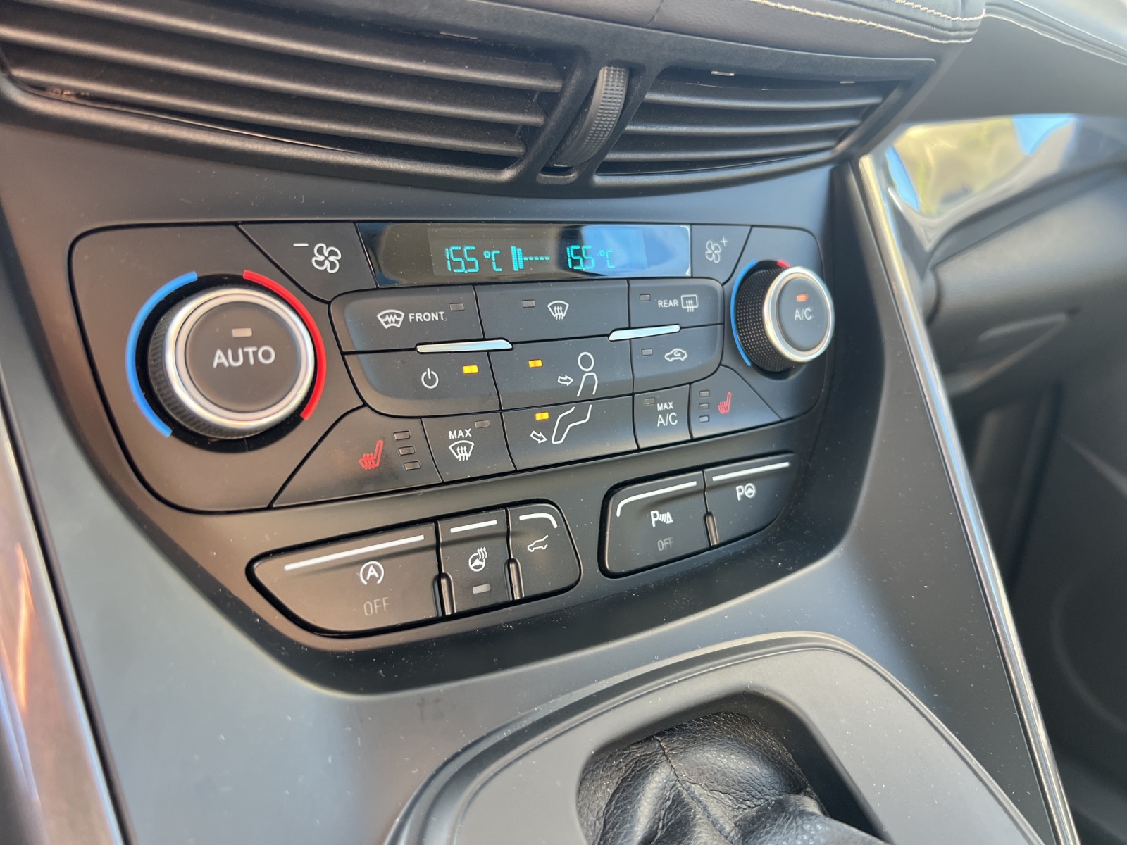 FORD Kuga 2.0 TDCi Vignale 4WD PowerShift-image-13