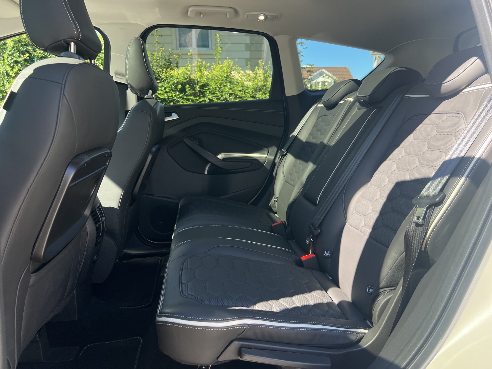 FORD Kuga 2.0 TDCi Vignale 4WD PowerShift-image-9