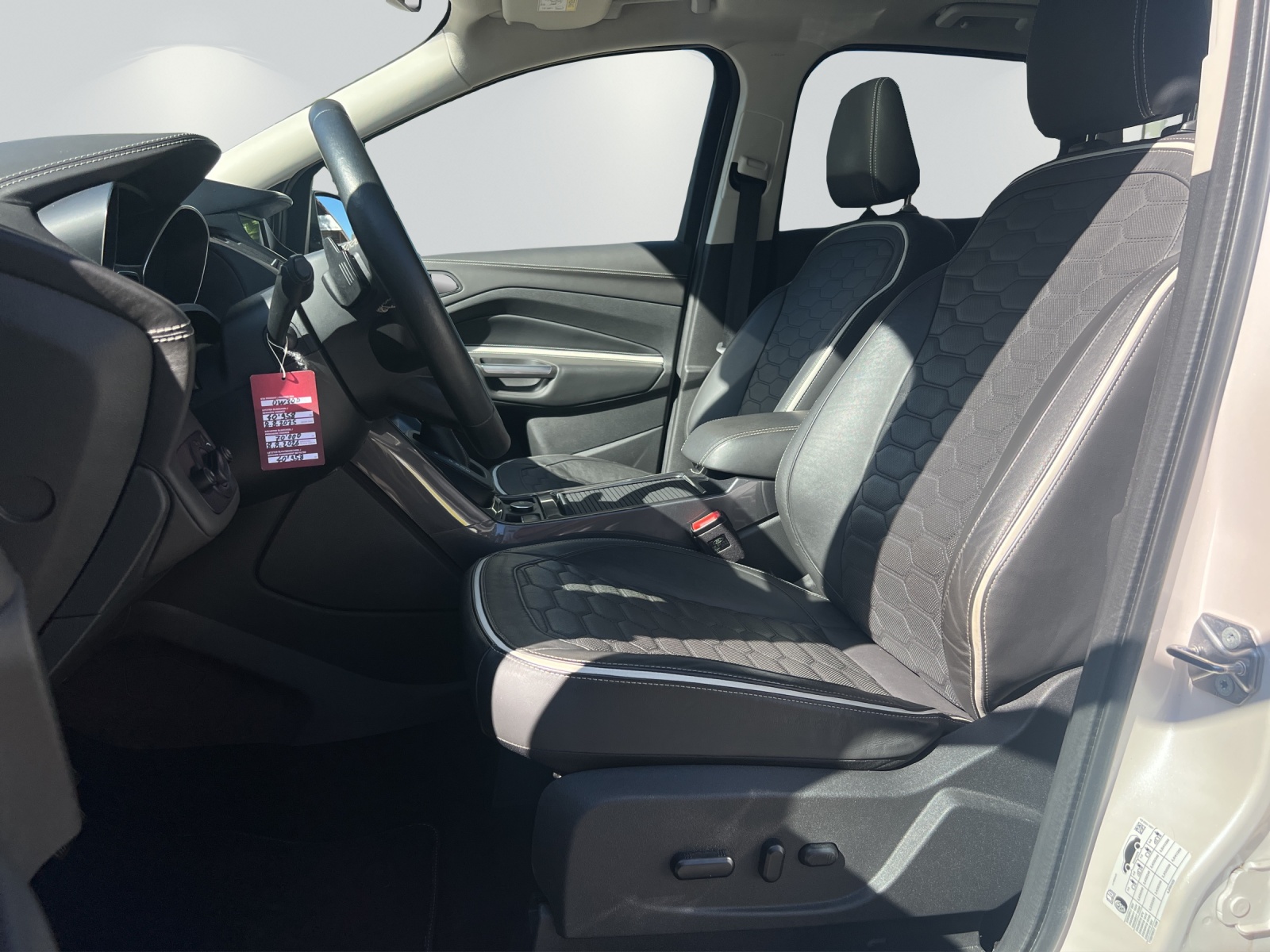 FORD Kuga 2.0 TDCi Vignale 4WD PowerShift-image-8