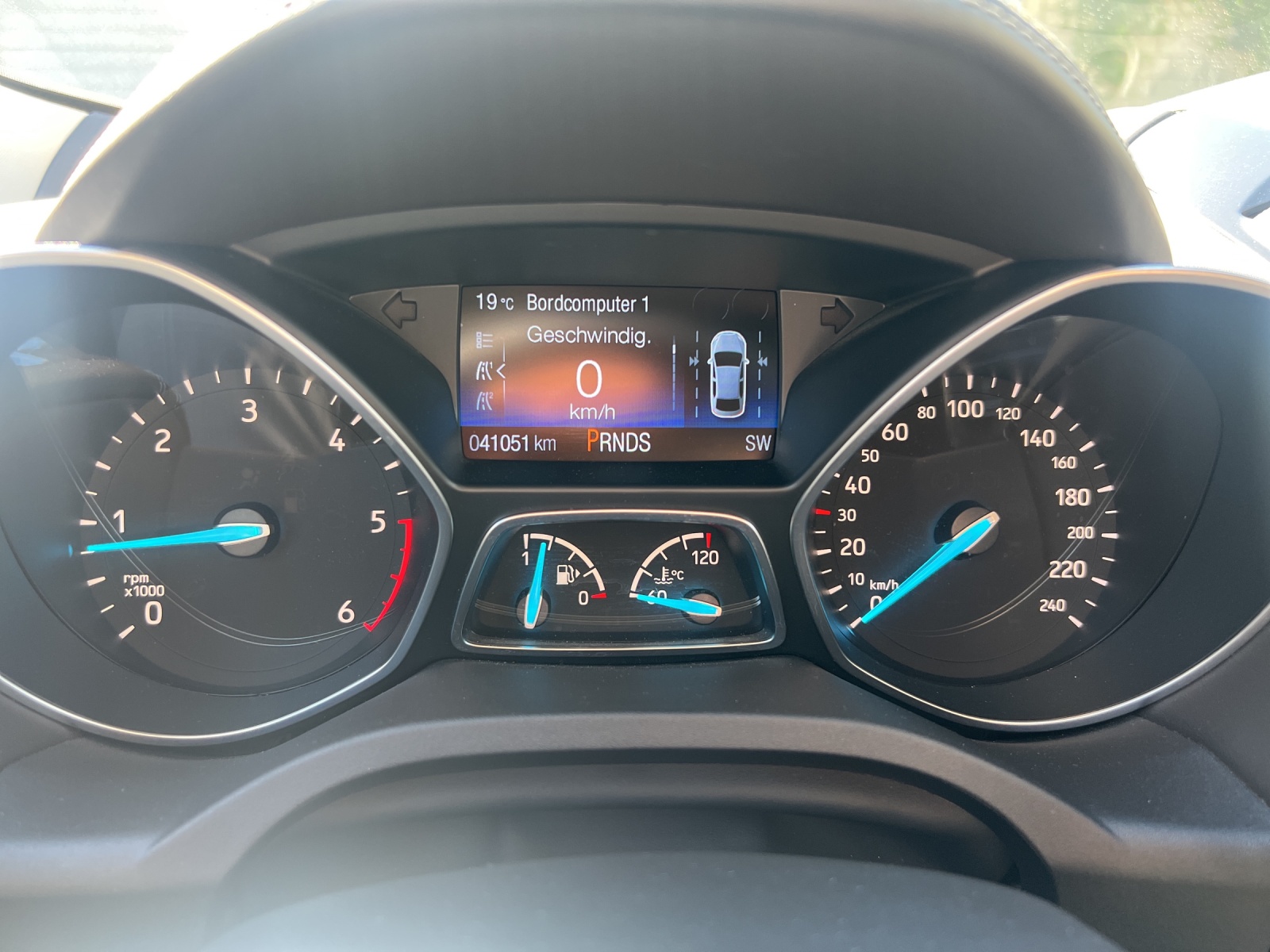 FORD Kuga 2.0 TDCi Vignale 4WD PowerShift-image-10