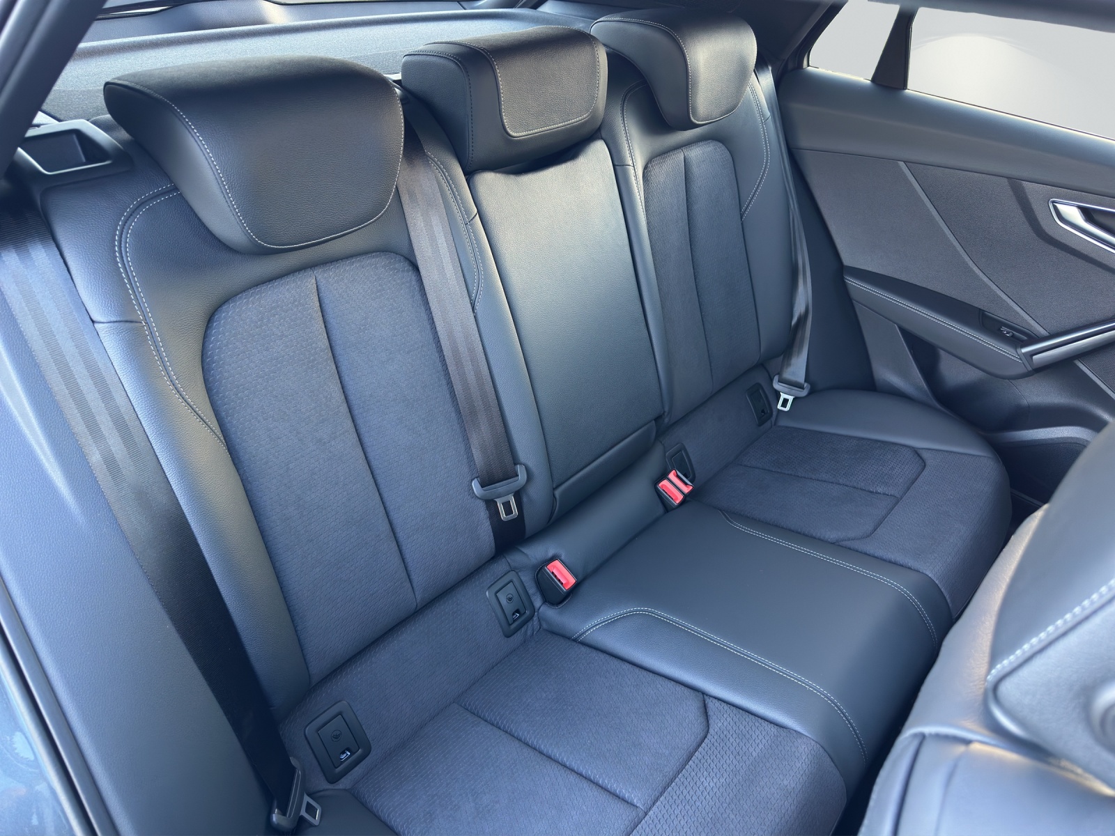 AUDI Q2 35 TFSI S line S-tronic-image-8