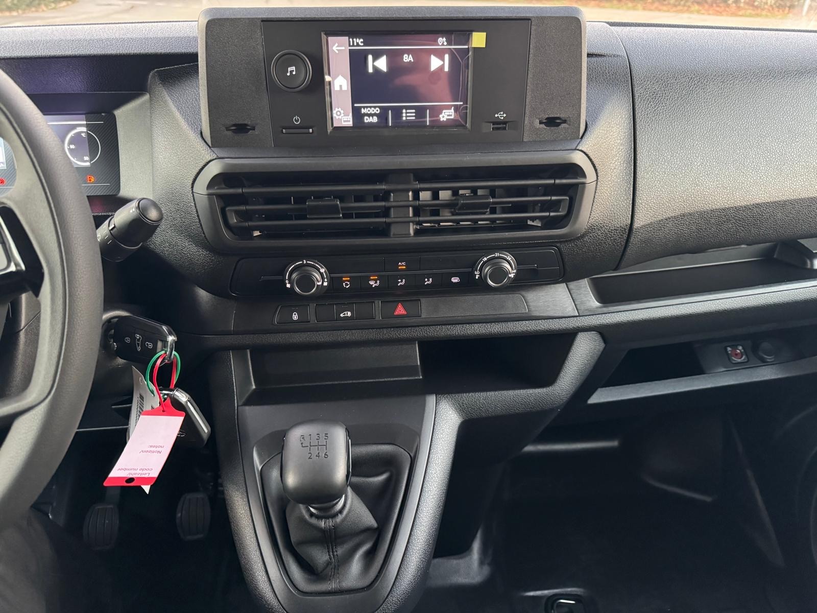 TOYOTA Proace 2.0D Panel Van Medium Active-image-6