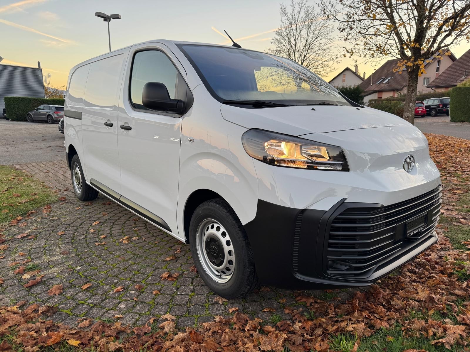 TOYOTA Proace 2.0D Panel Van Medium Active-image-1