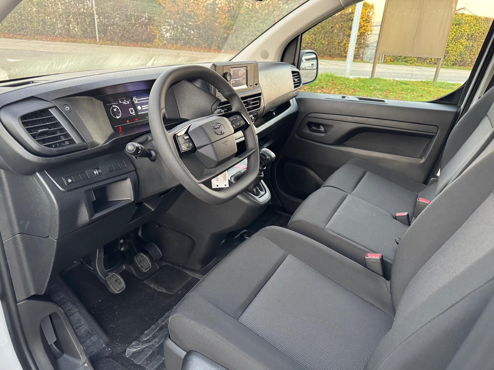 TOYOTA Proace 2.0D Panel Van Medium Active-image-3