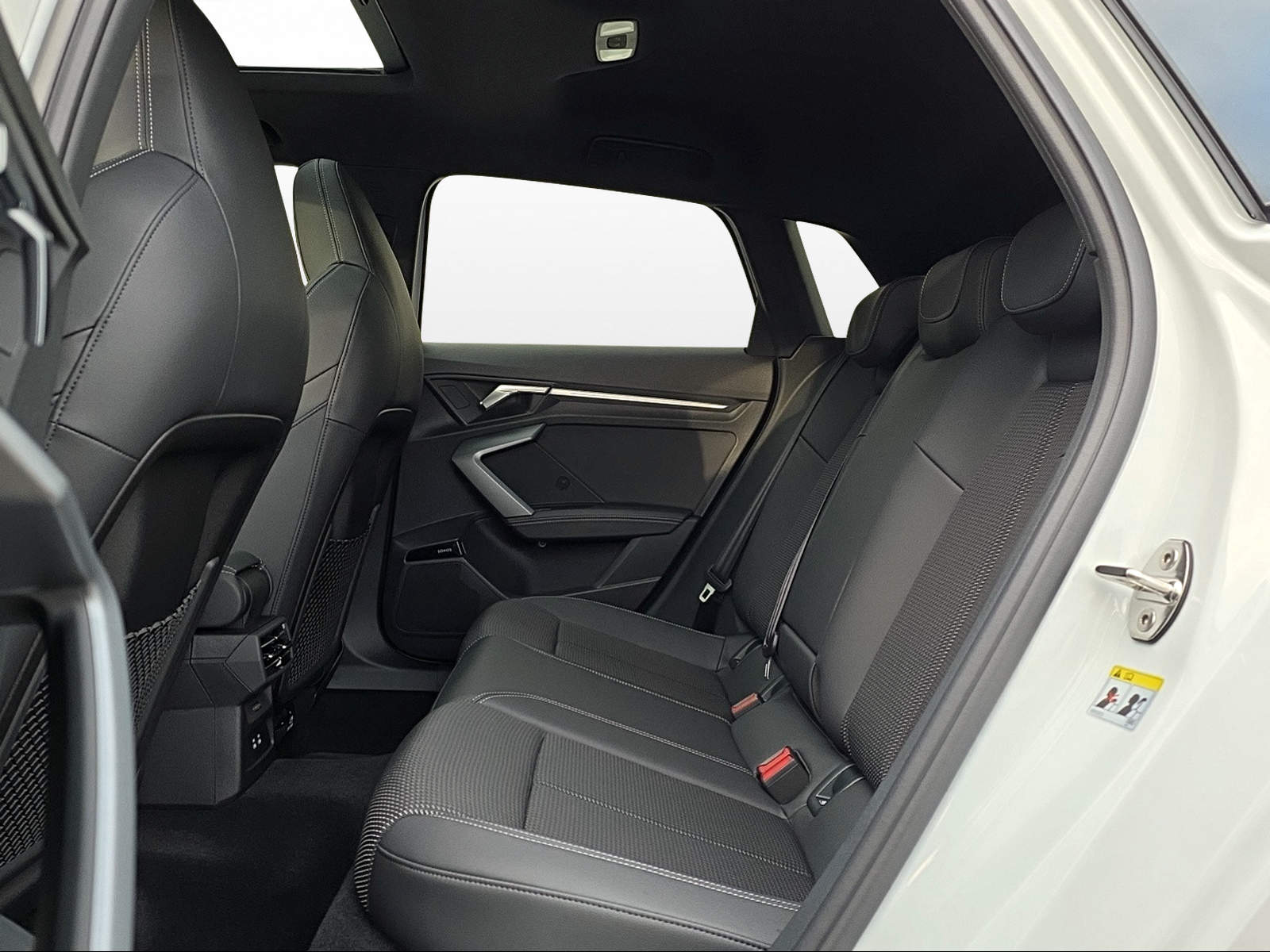 AUDI A3 Sportback TFSI 150 kW quattro S line S tronic-image-10