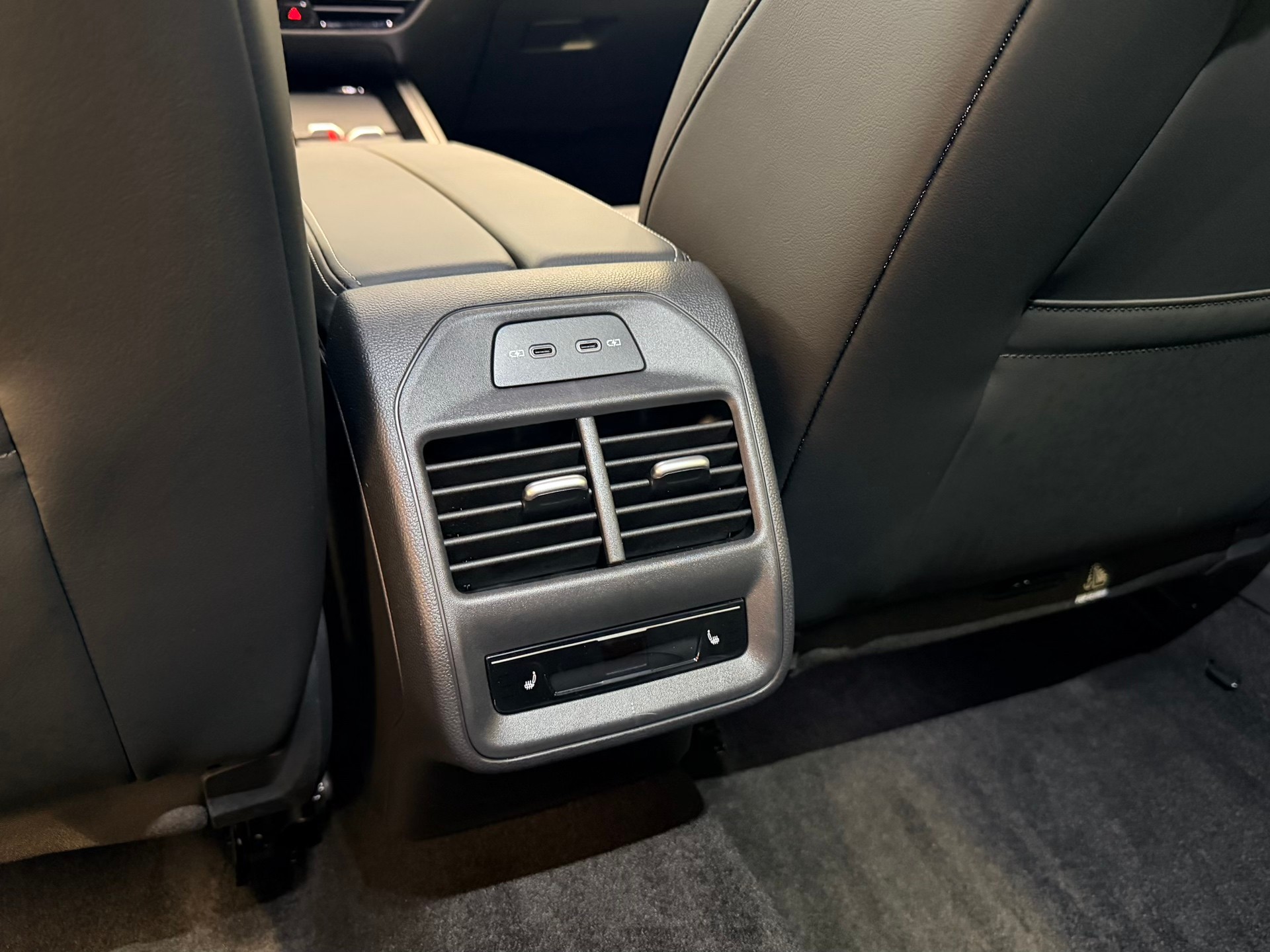 VW Passat Variant 2.0 TDI evo R-Line 4 Motion DSG-image-16
