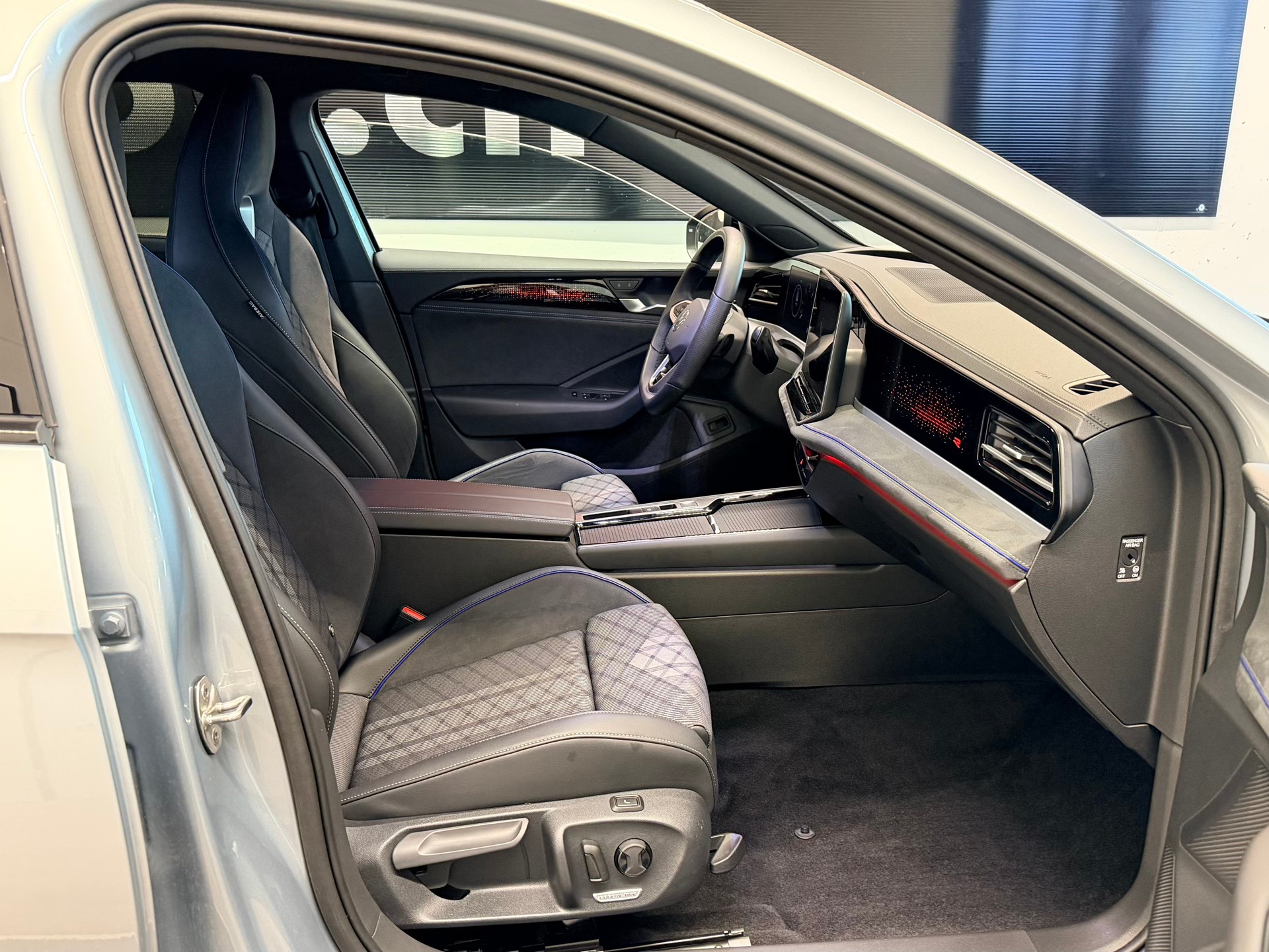 VW Passat Variant 2.0 TDI evo R-Line 4 Motion DSG-image-20