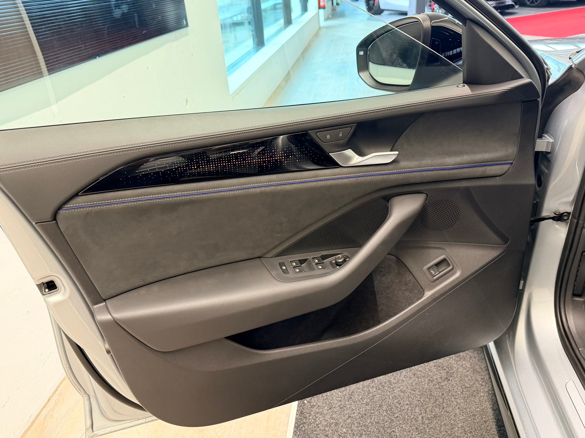 VW Passat Variant 2.0 TDI evo R-Line 4 Motion DSG-image-10