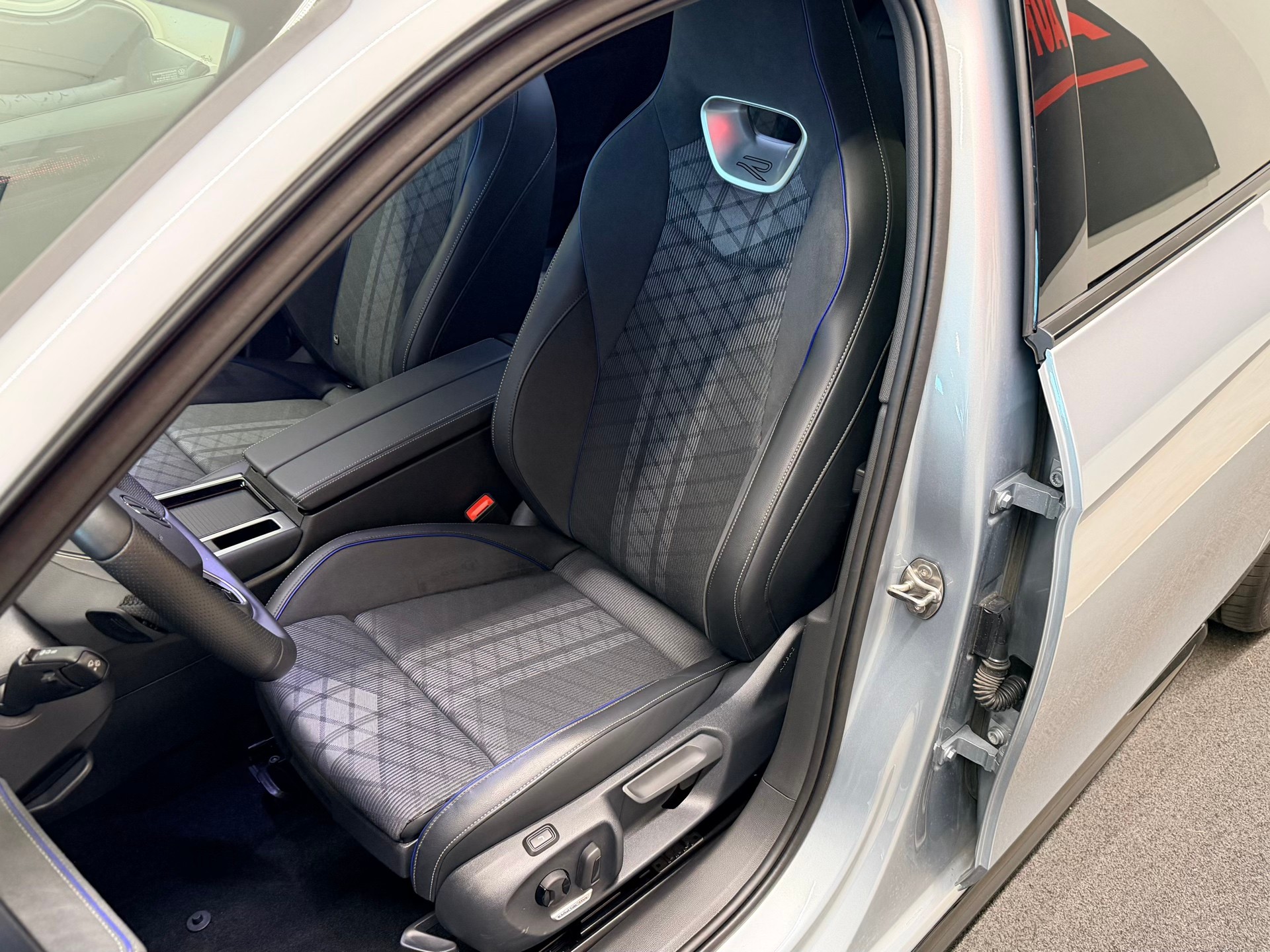 VW Passat Variant 2.0 TDI evo R-Line 4 Motion DSG-image-13