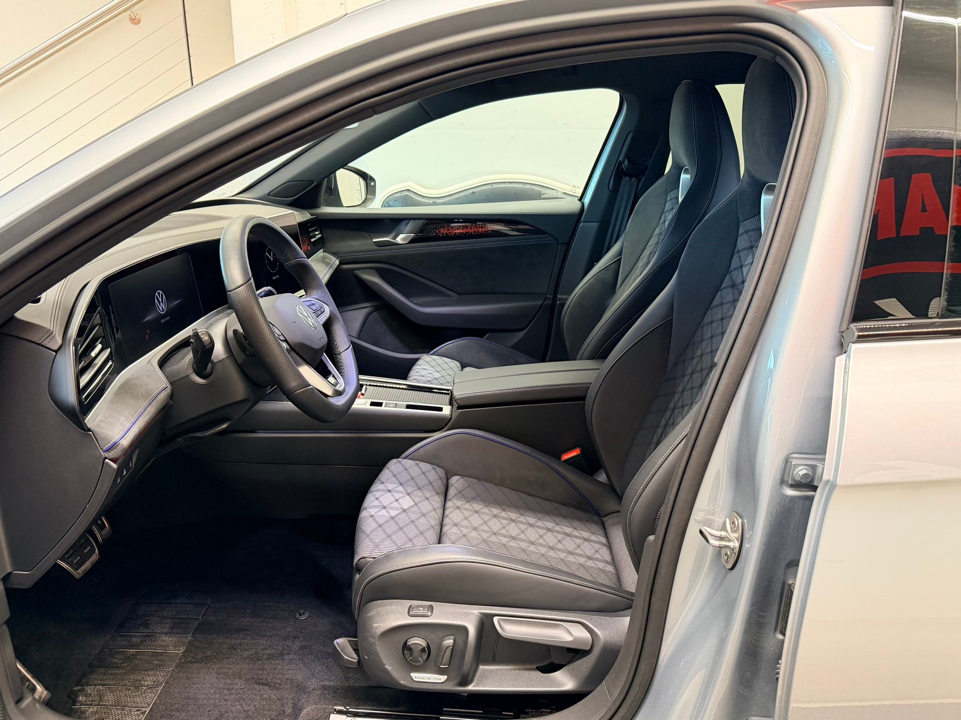 VW Passat Variant 2.0 TDI evo R-Line 4 Motion DSG-image-11