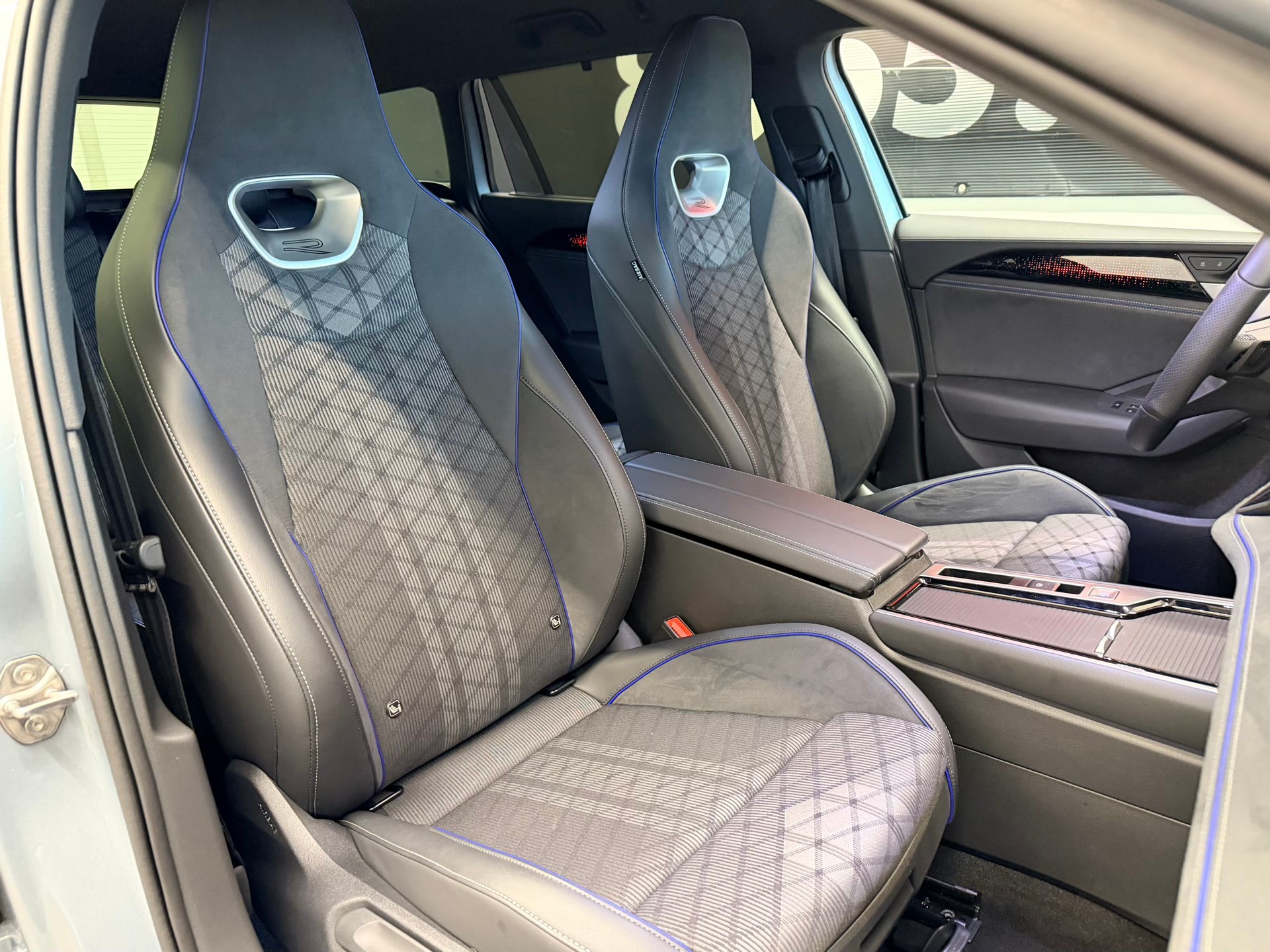 VW Passat Variant 2.0 TDI evo R-Line 4 Motion DSG-image-21
