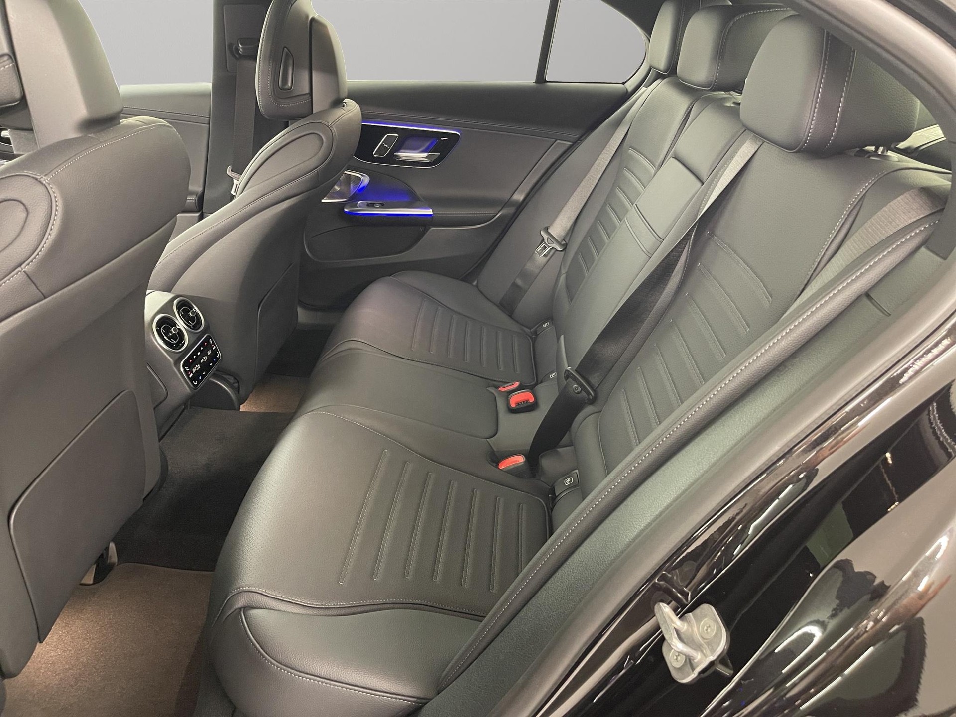 MERCEDES-BENZ C 220 d AMG Line 4matic-image-6