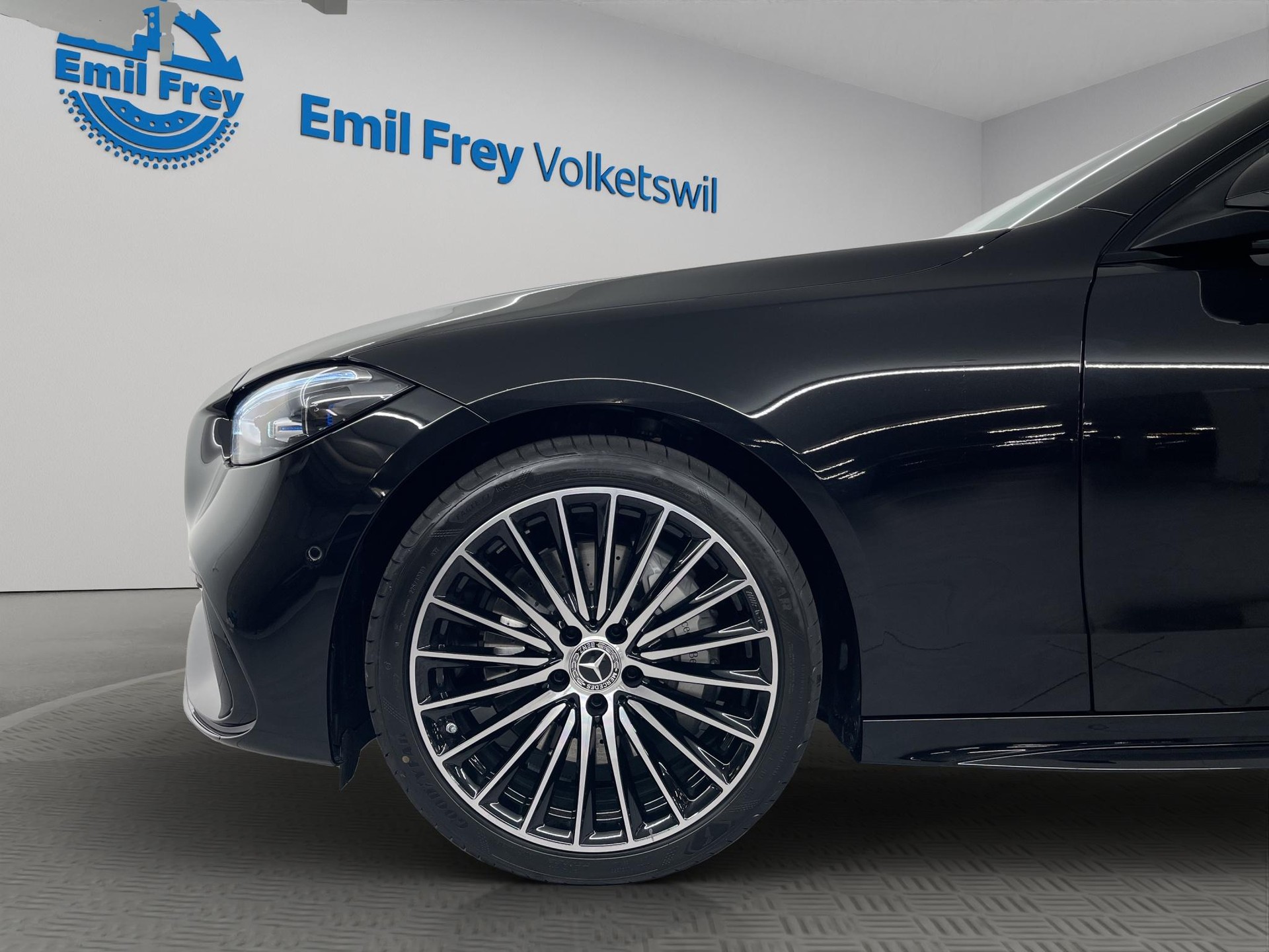 MERCEDES-BENZ C 220 d AMG Line 4matic-image-3