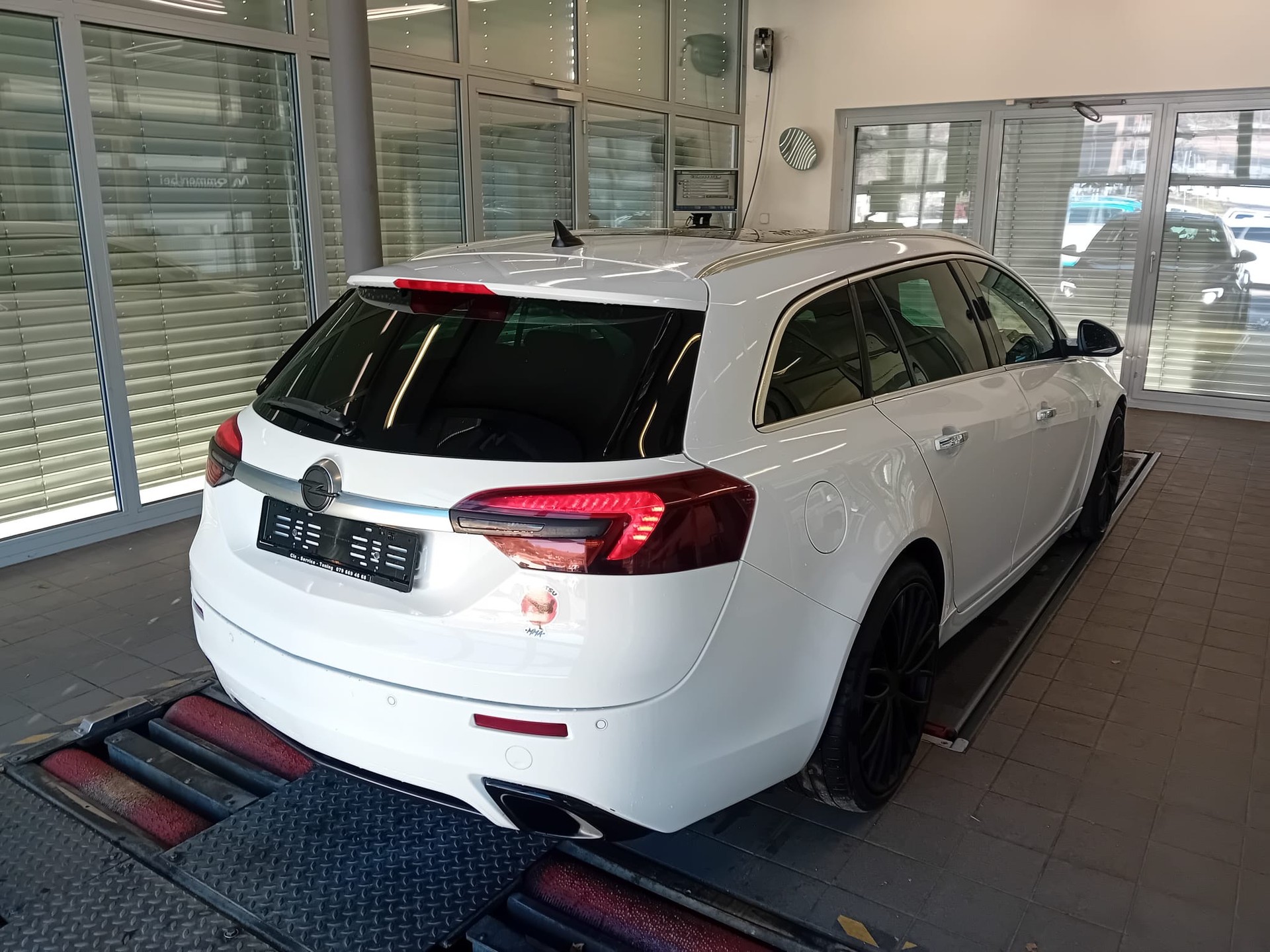 OPEL Insignia Sports Tourer 2.8 Turbo OPC 4WD Automatic-image-5