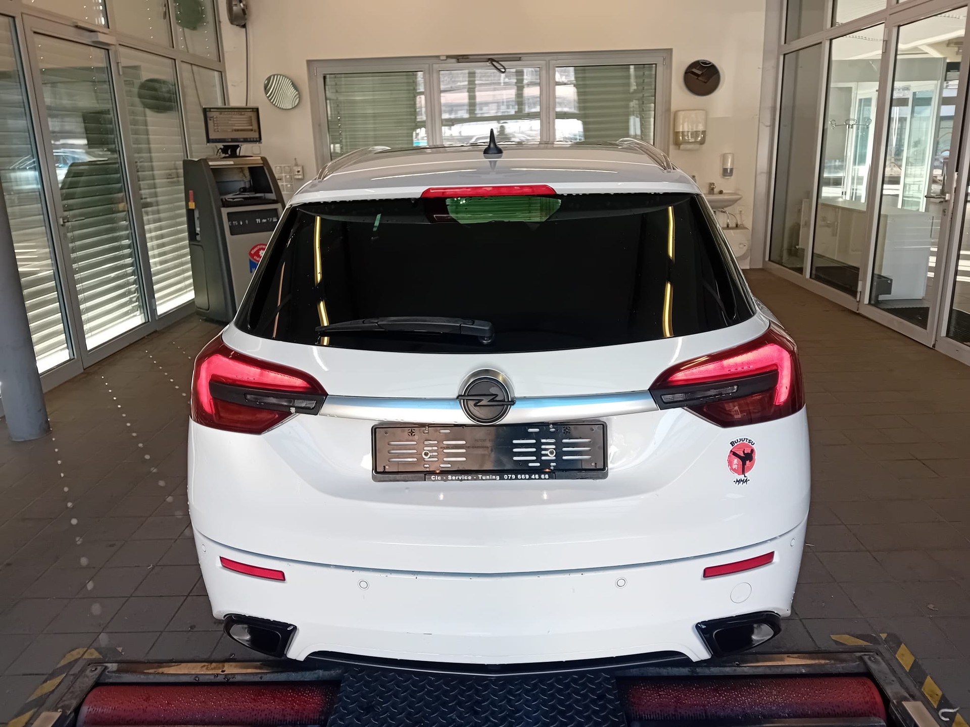 OPEL Insignia Sports Tourer 2.8 Turbo OPC 4WD Automatic-image-4