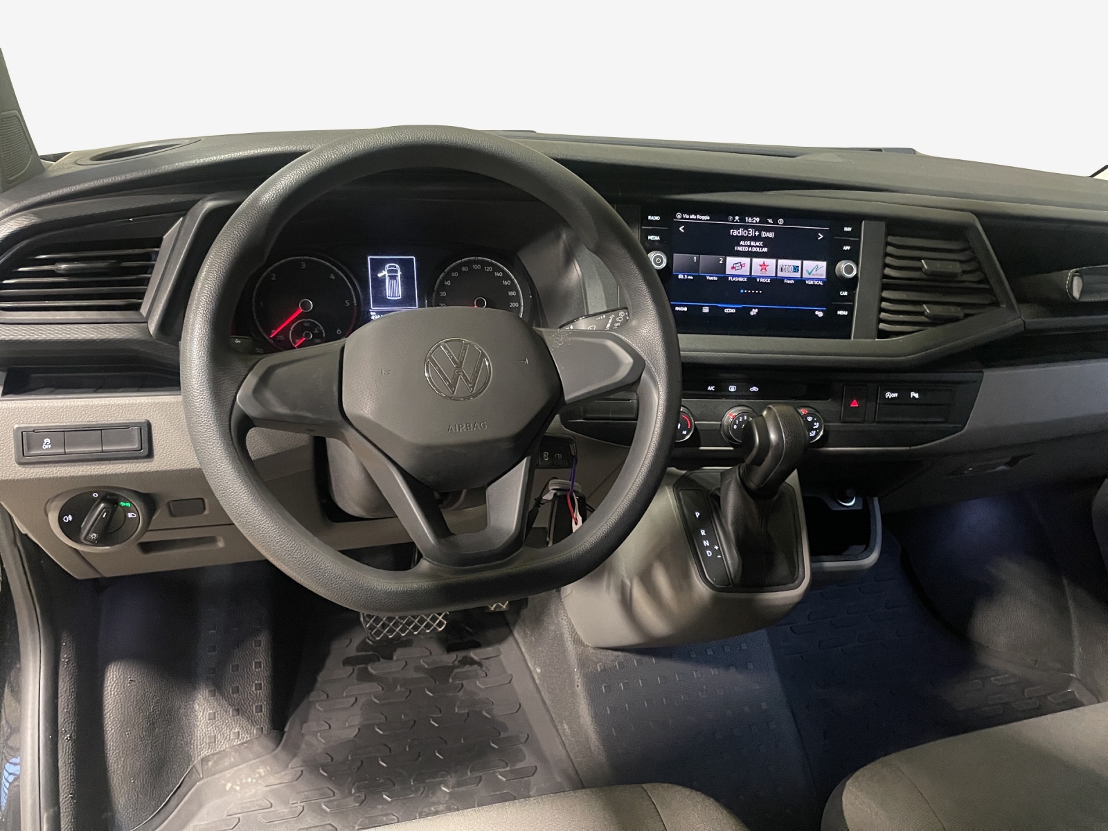 VW T6.1 2.0 TDI 4Motion DSG-image-8