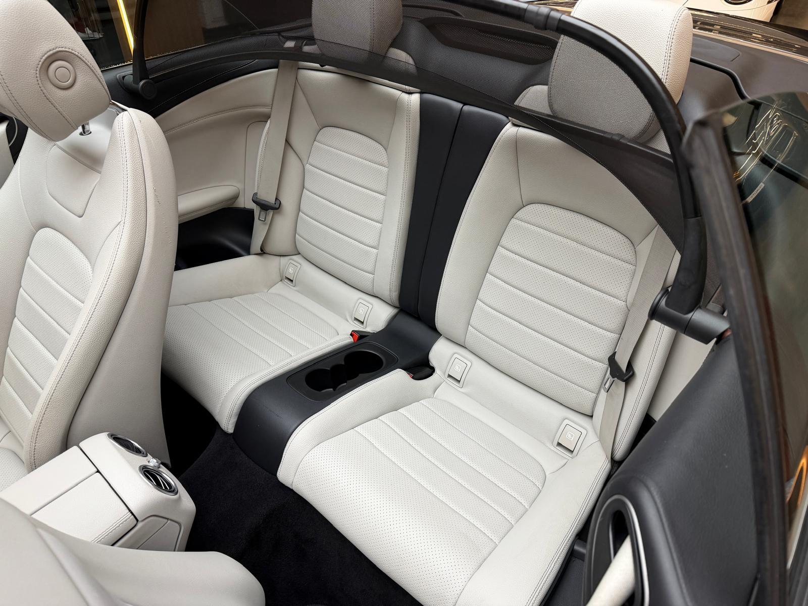 MERCEDES-BENZ C 400 AMG Line 4matic Cabriolet-image-19