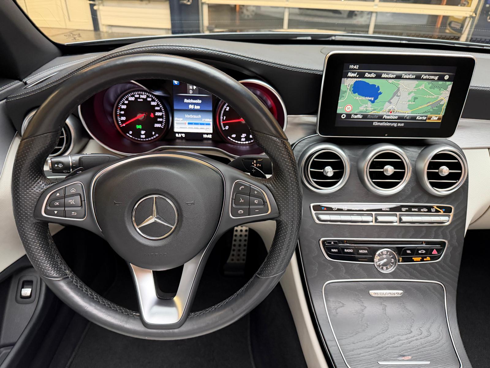 MERCEDES-BENZ C 400 AMG Line 4matic Cabriolet-image-15