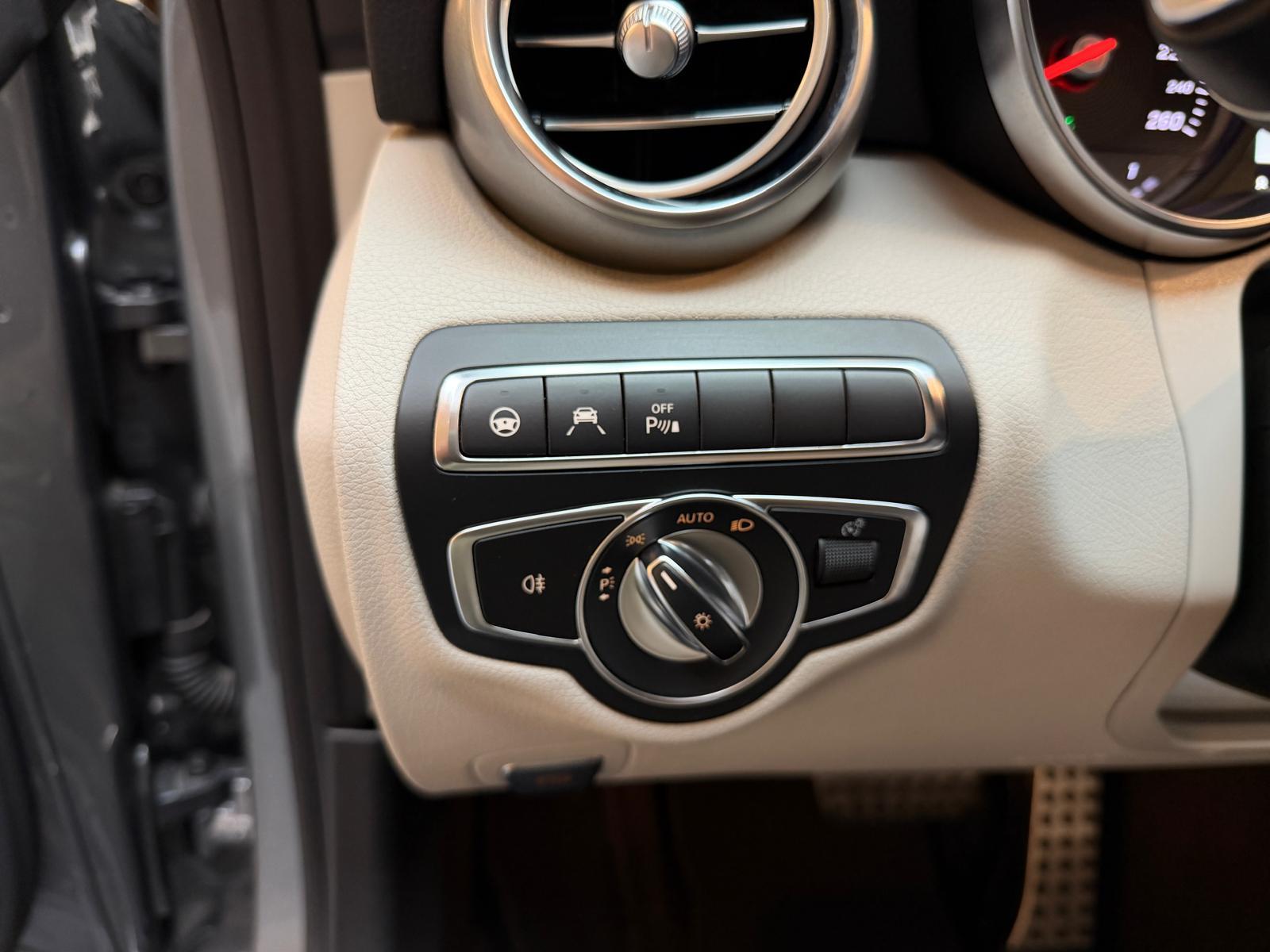 MERCEDES-BENZ C 400 AMG Line 4matic Cabriolet-image-24