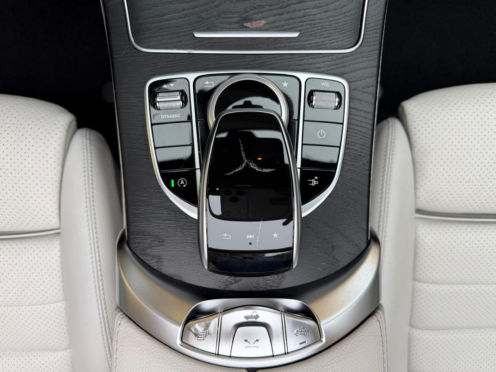 MERCEDES-BENZ C 400 AMG Line 4matic Cabriolet-image-21