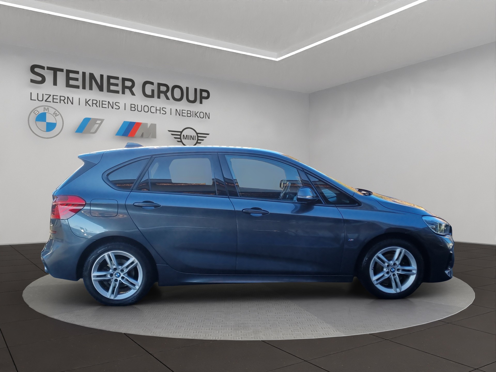 BMW 220d xDrive Active Tourer Steptronic M Sport-image-3