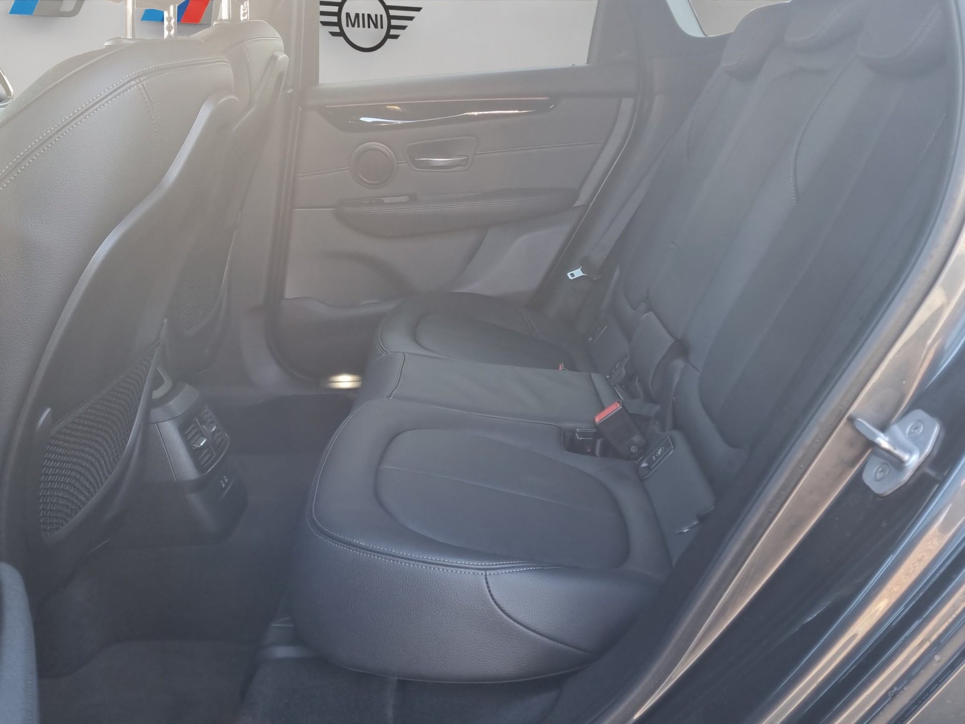 BMW 220d xDrive Active Tourer Steptronic M Sport-image-18