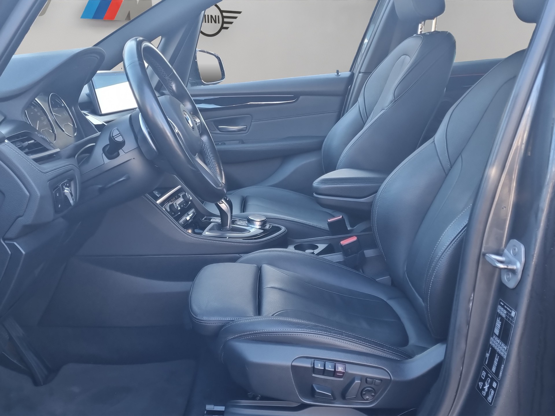 BMW 220d xDrive Active Tourer Steptronic M Sport-image-10