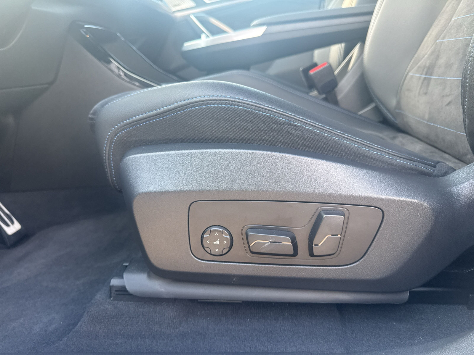 BMW iX1 xDrive 30 M Sport Pro-image-19