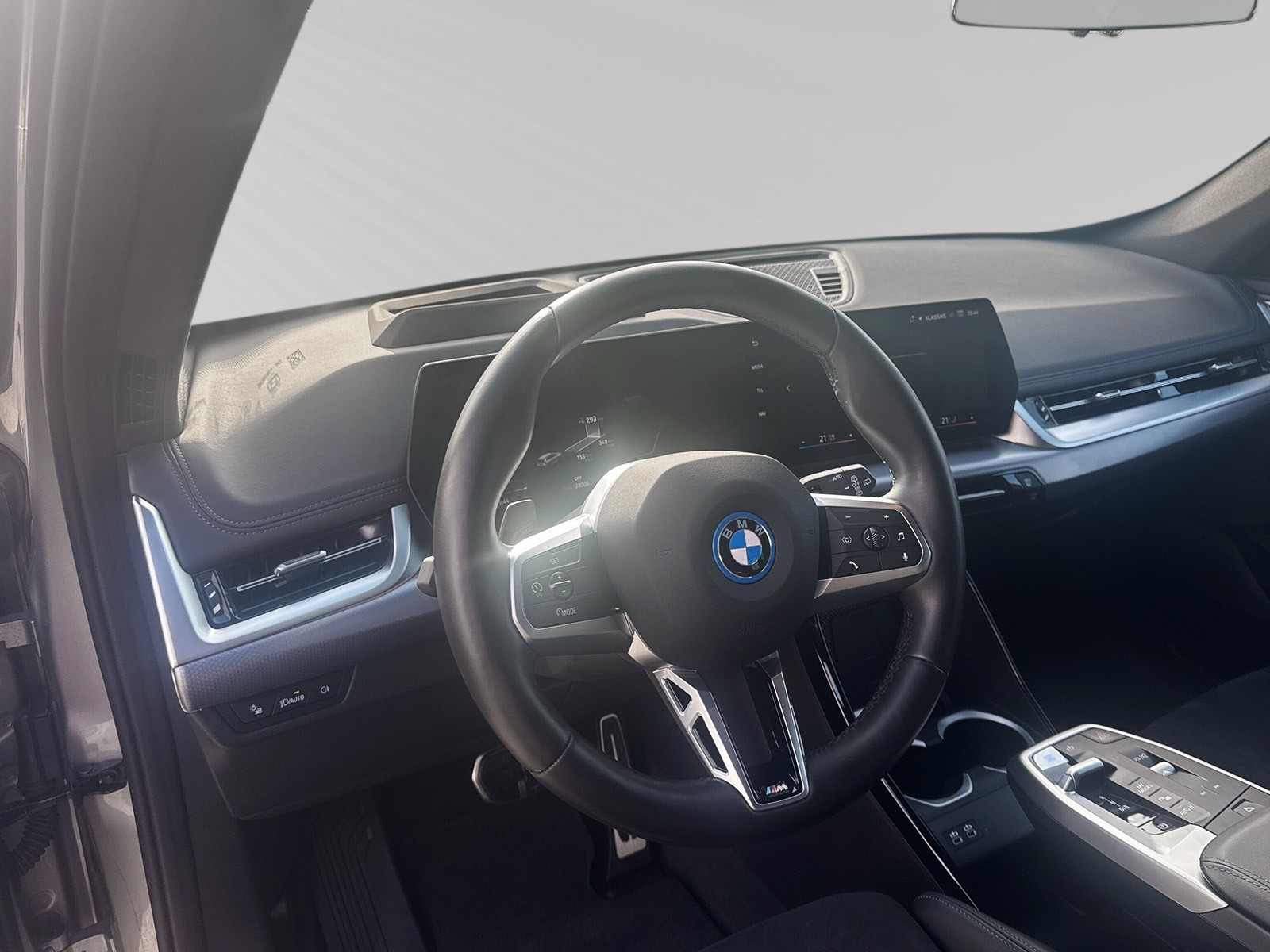 BMW iX1 xDrive 30 M Sport Pro-image-4
