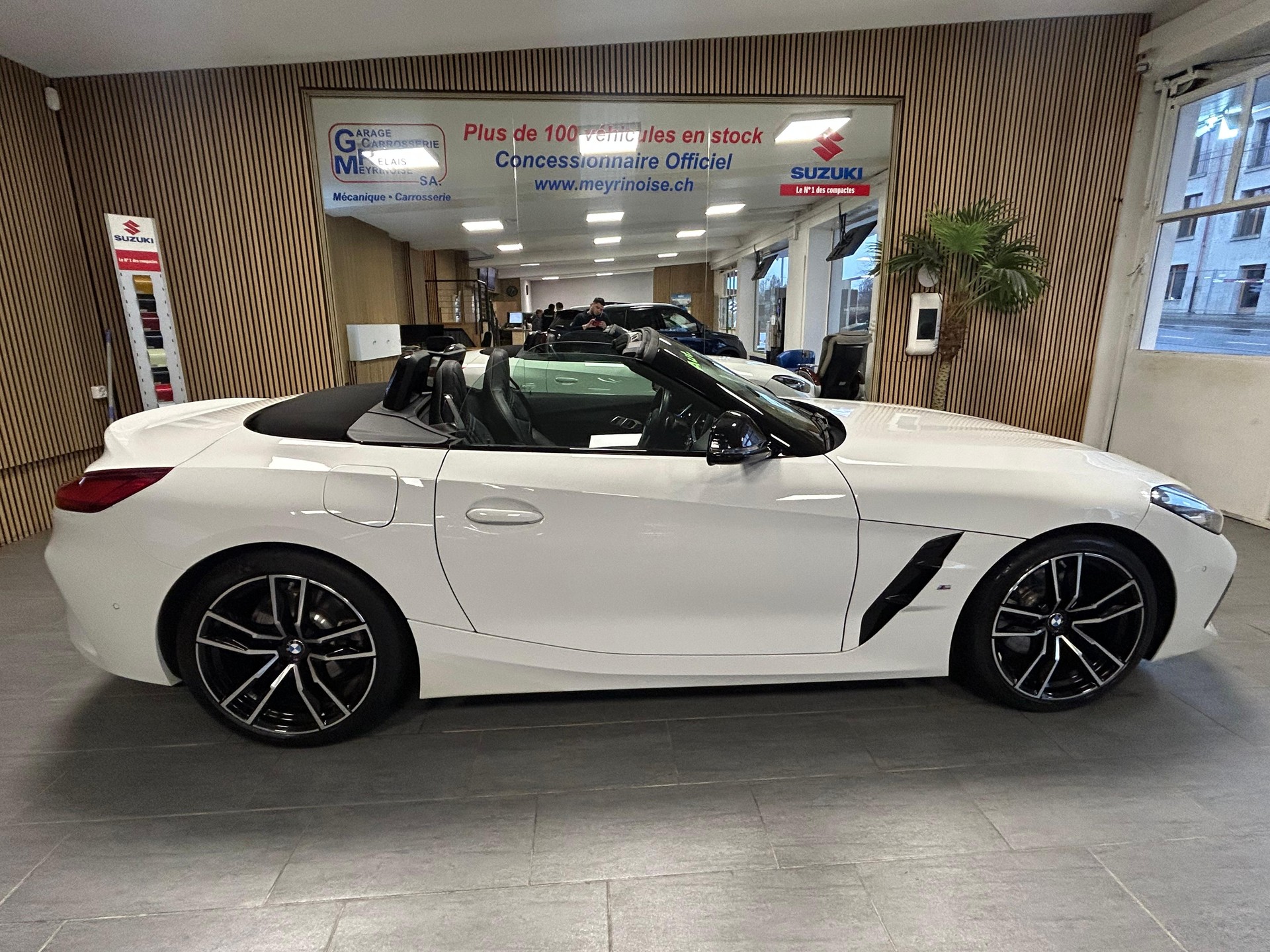 BMW Z4 20i sDrive-image-0