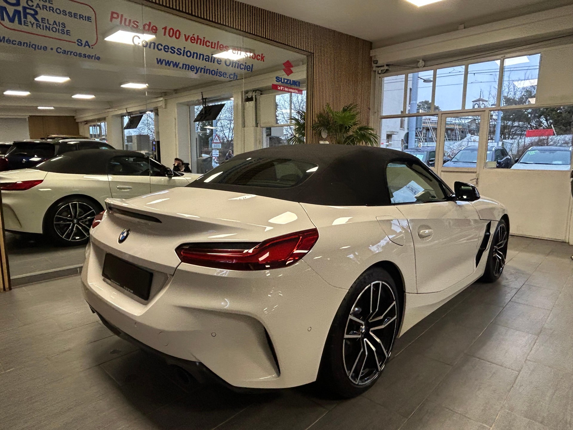 BMW Z4 20i sDrive-image-11