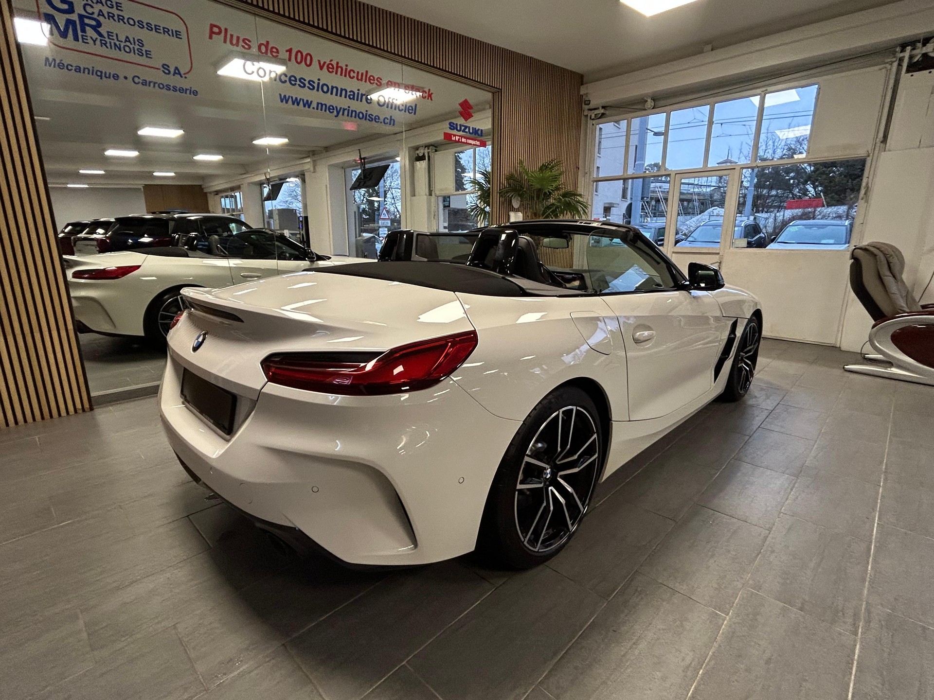 BMW Z4 20i sDrive-image-12