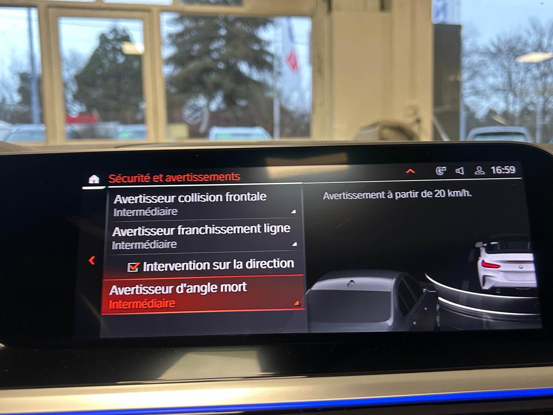 BMW Z4 20i sDrive-image-24